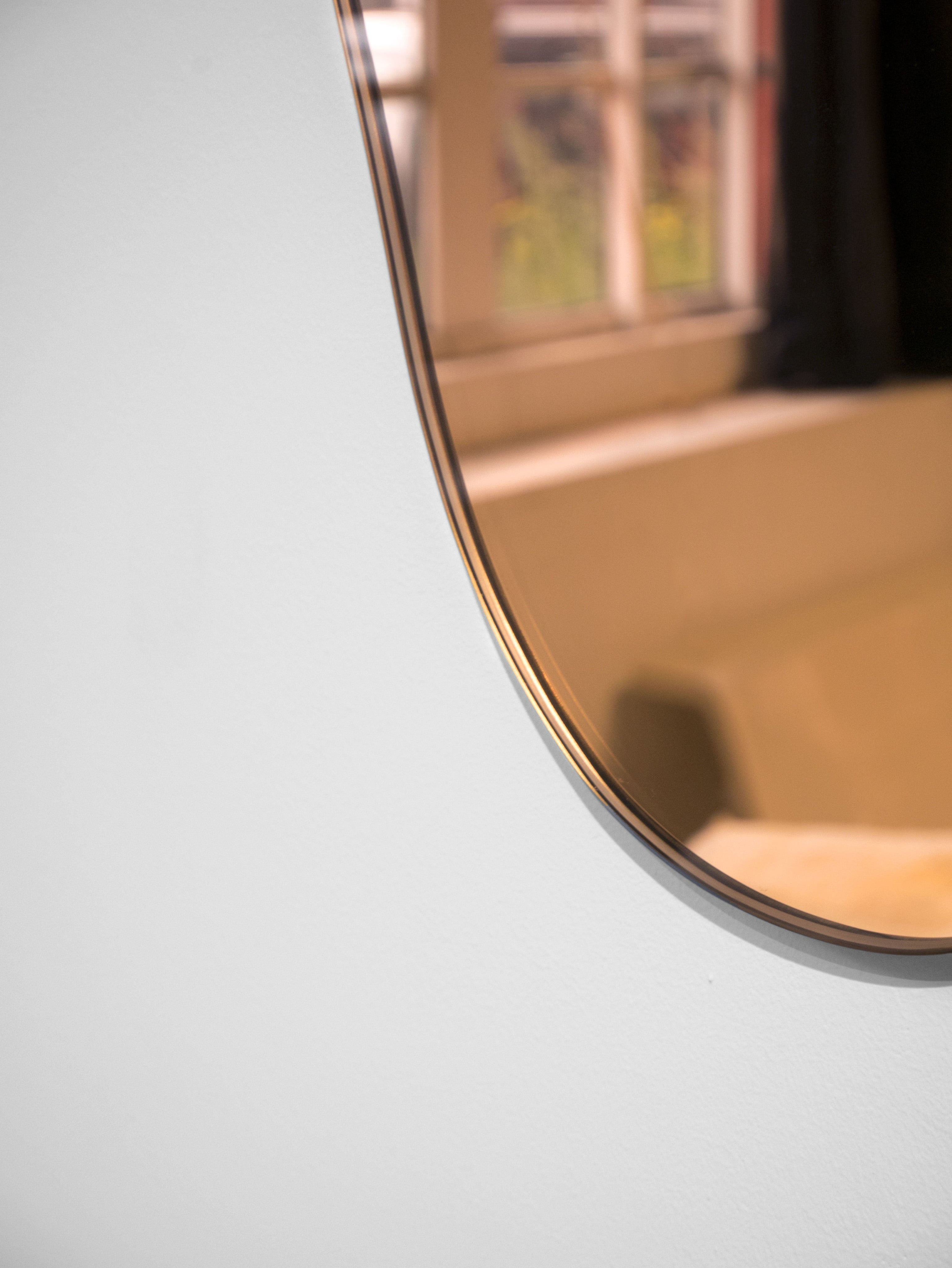 Mirror Éclat — lifestyle setting
