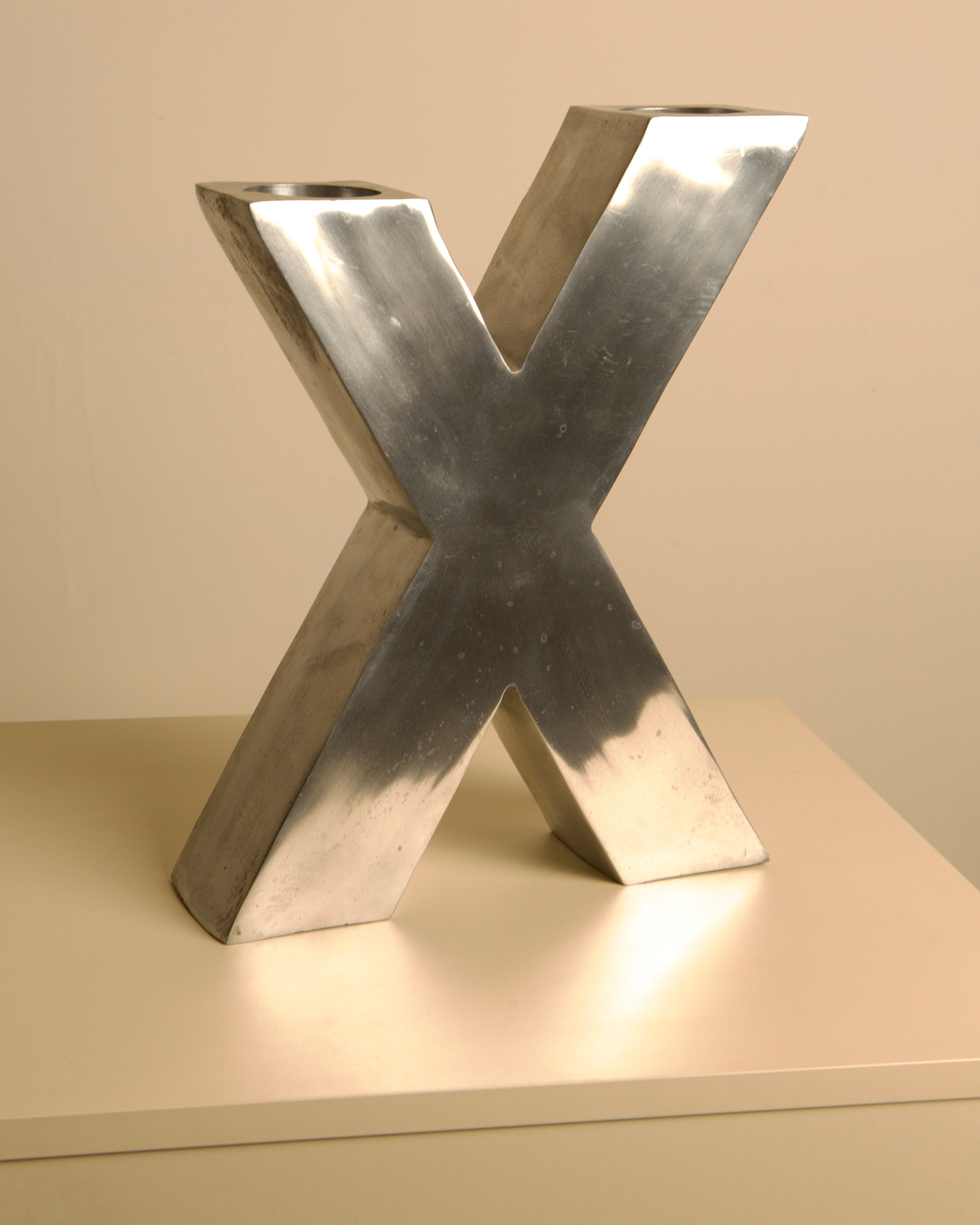 Large "X" Candleholder in Cast Aluminum 80's — close-up of polished aluminum surface