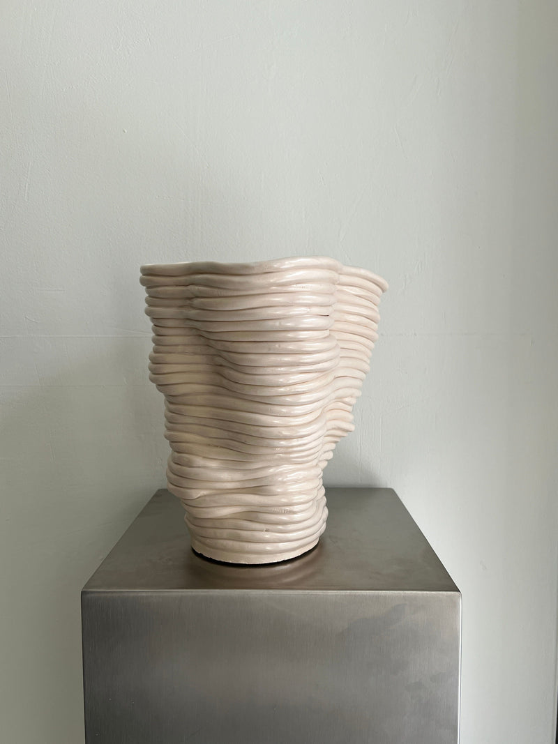 Wobbly Vase Natural — detail view