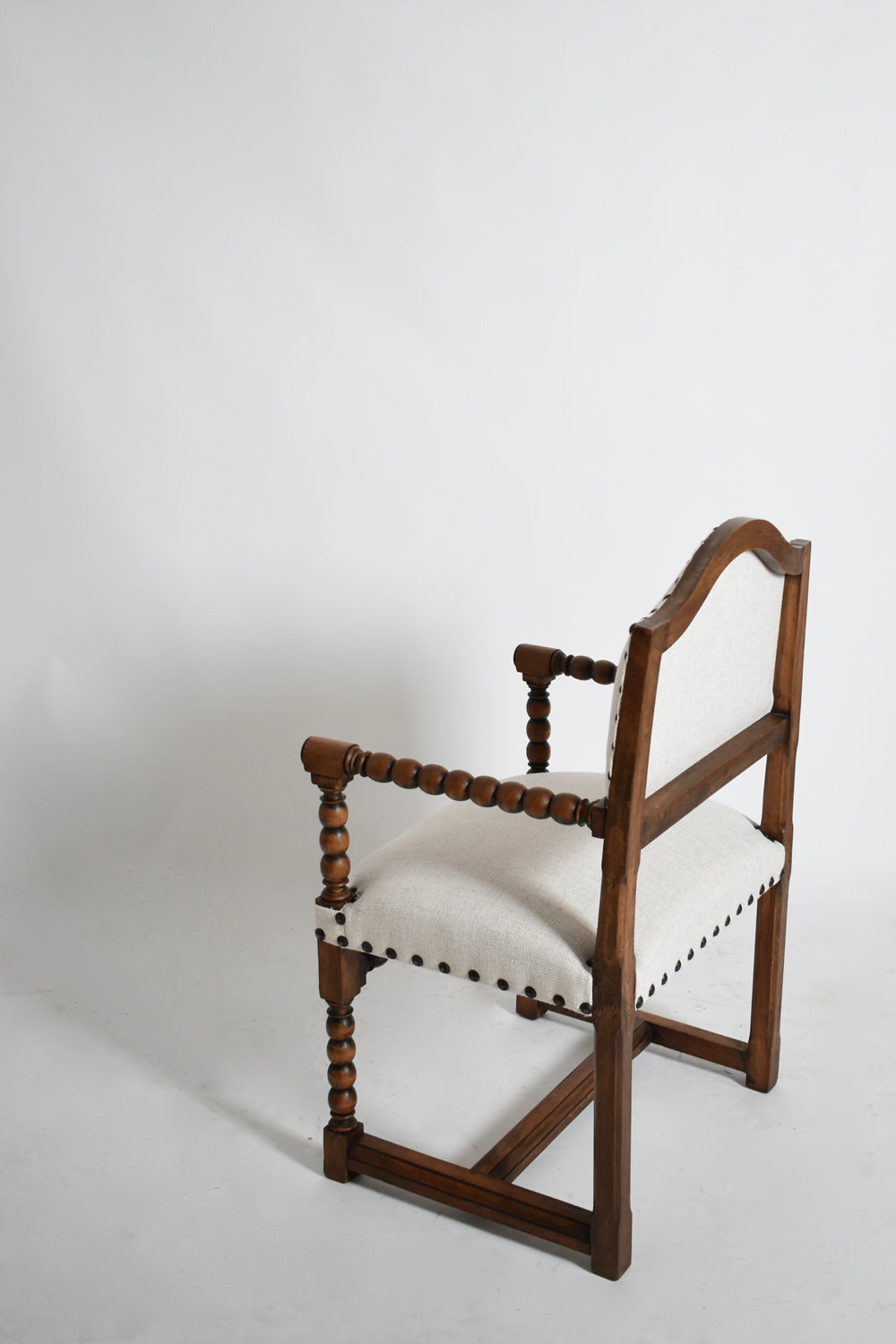 Pair of turned wood armchairs, XIXth c. — lifestyle setting