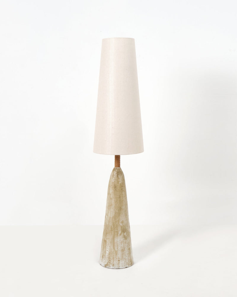 Quinta Floor Light No2 — close-up of ceramic base with linen shade