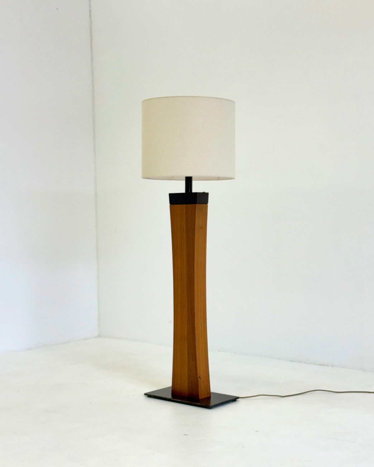 Italian Mid Century teak floor lamp by Wintage | The Oblist