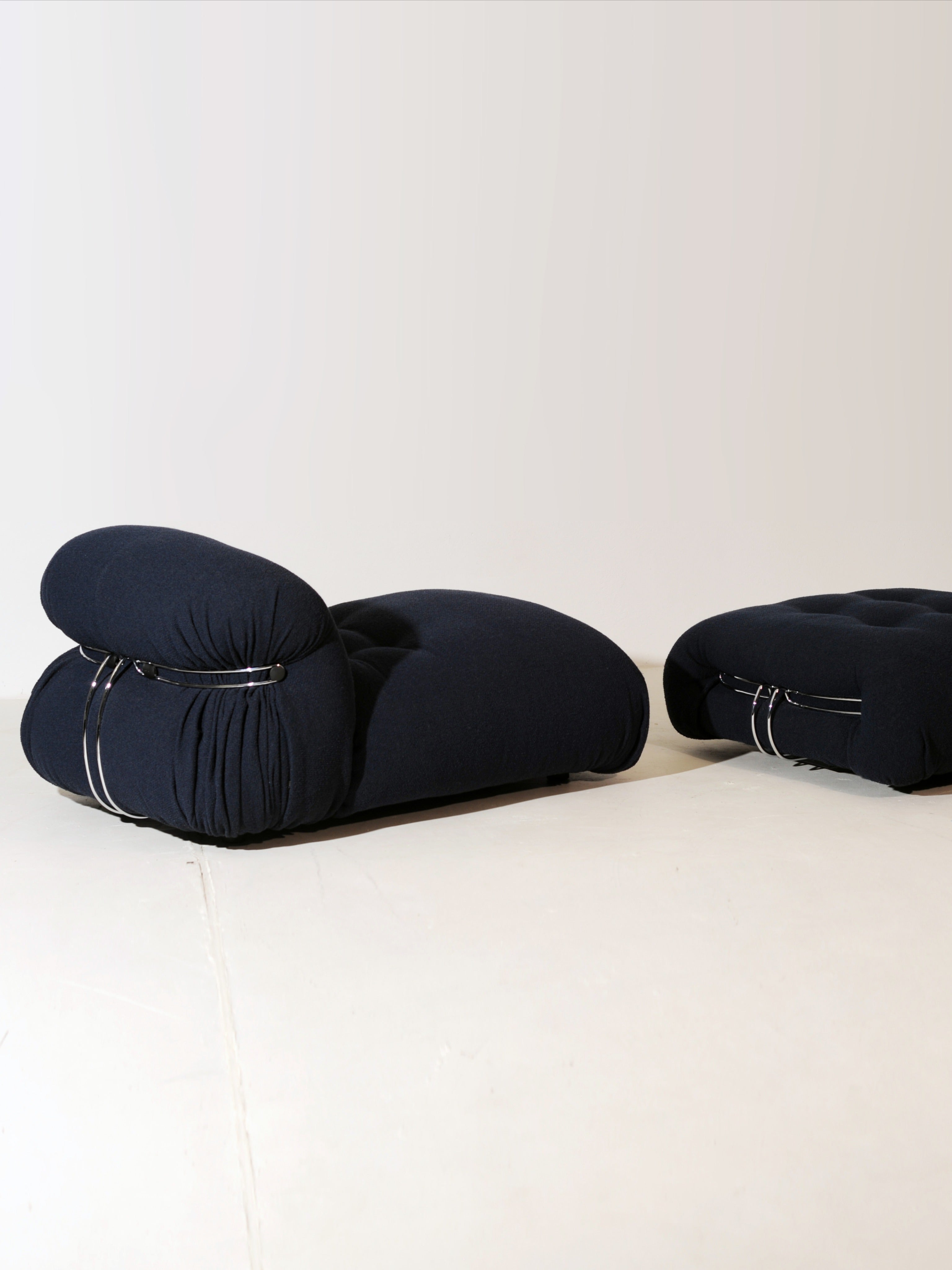 Soriana Chaise Longue and Pouf Set by Afra & Tobia Scarpa in Navy Boucle by Rémanence | The Oblist