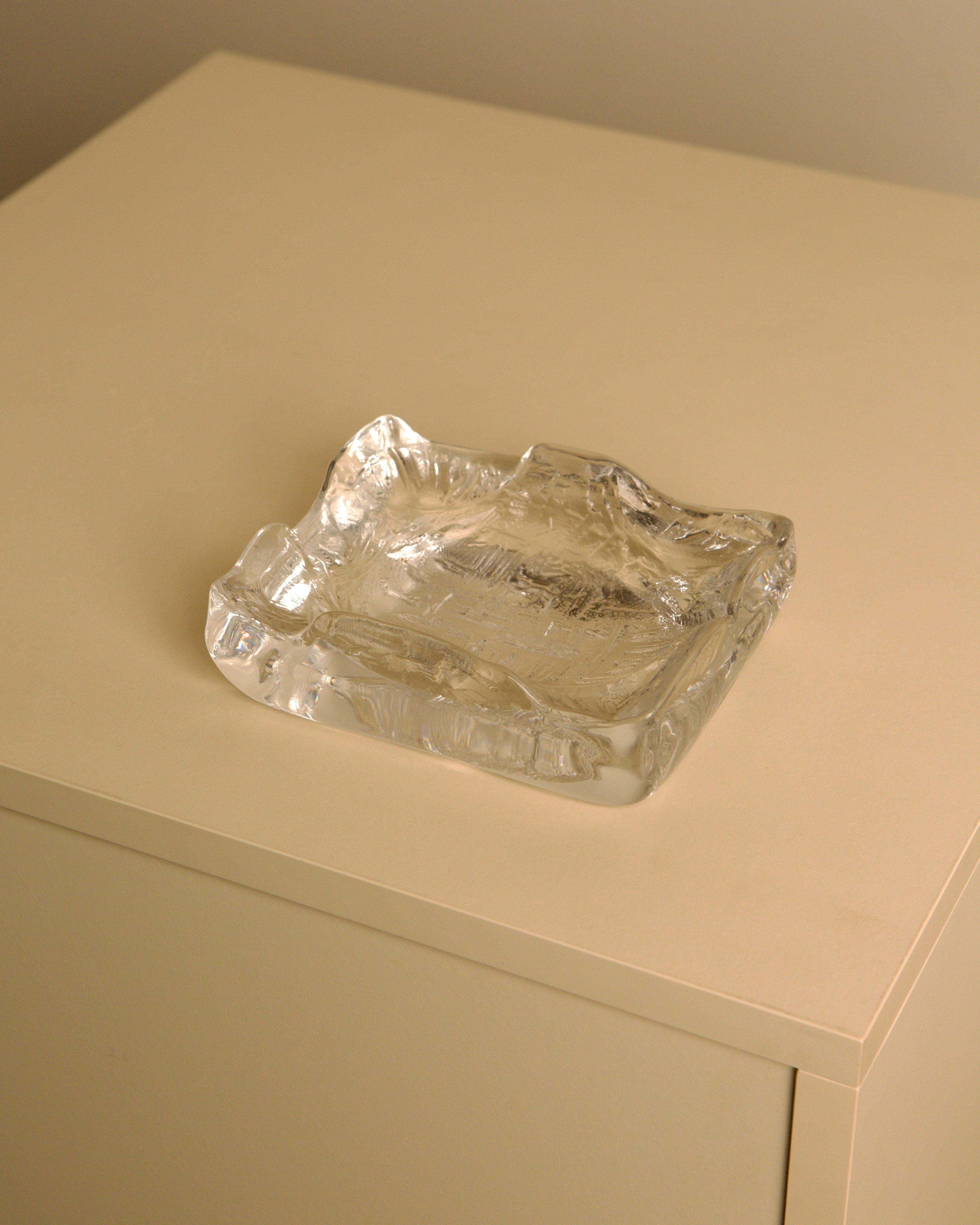 Clear crystal ashtray by Daum, 1960s — detail view