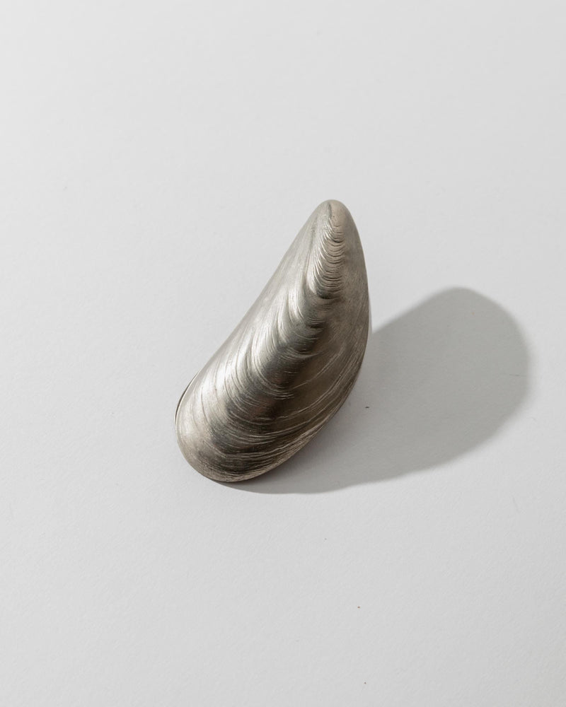 Vintage 1900 Silver Shell Paperclip, Card Clip with Seashell Shape Design, Antique Desk Accessory, Decorative Office Object, Gift Idea by Bottega Jacobs