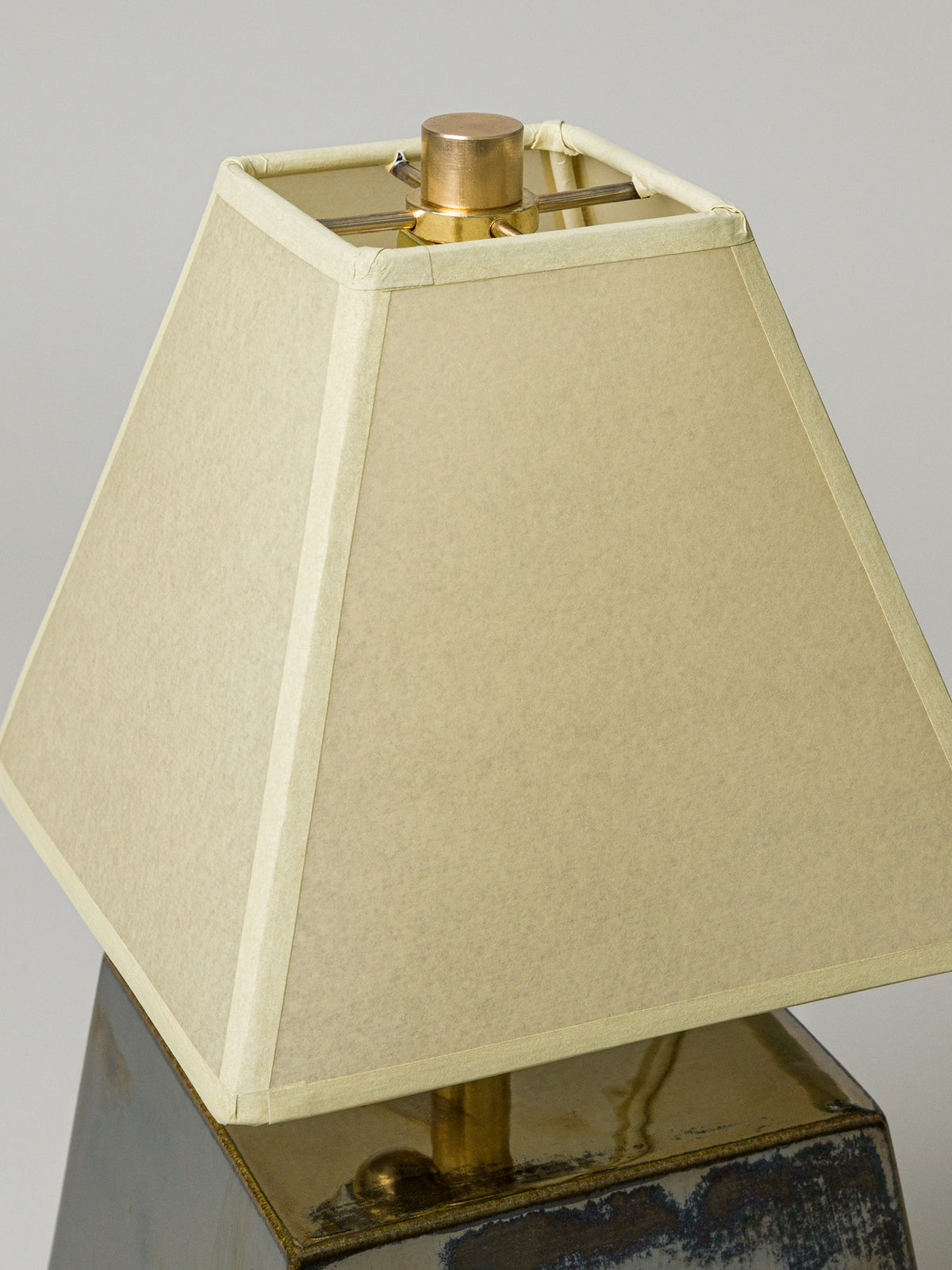 Osen Table Lamp Short, Obsidian / Faint Green Shade — lifestyle setting