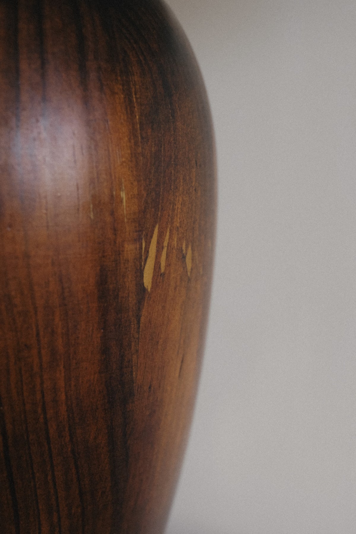  Extra Large Wooden Table Lamp — close-up