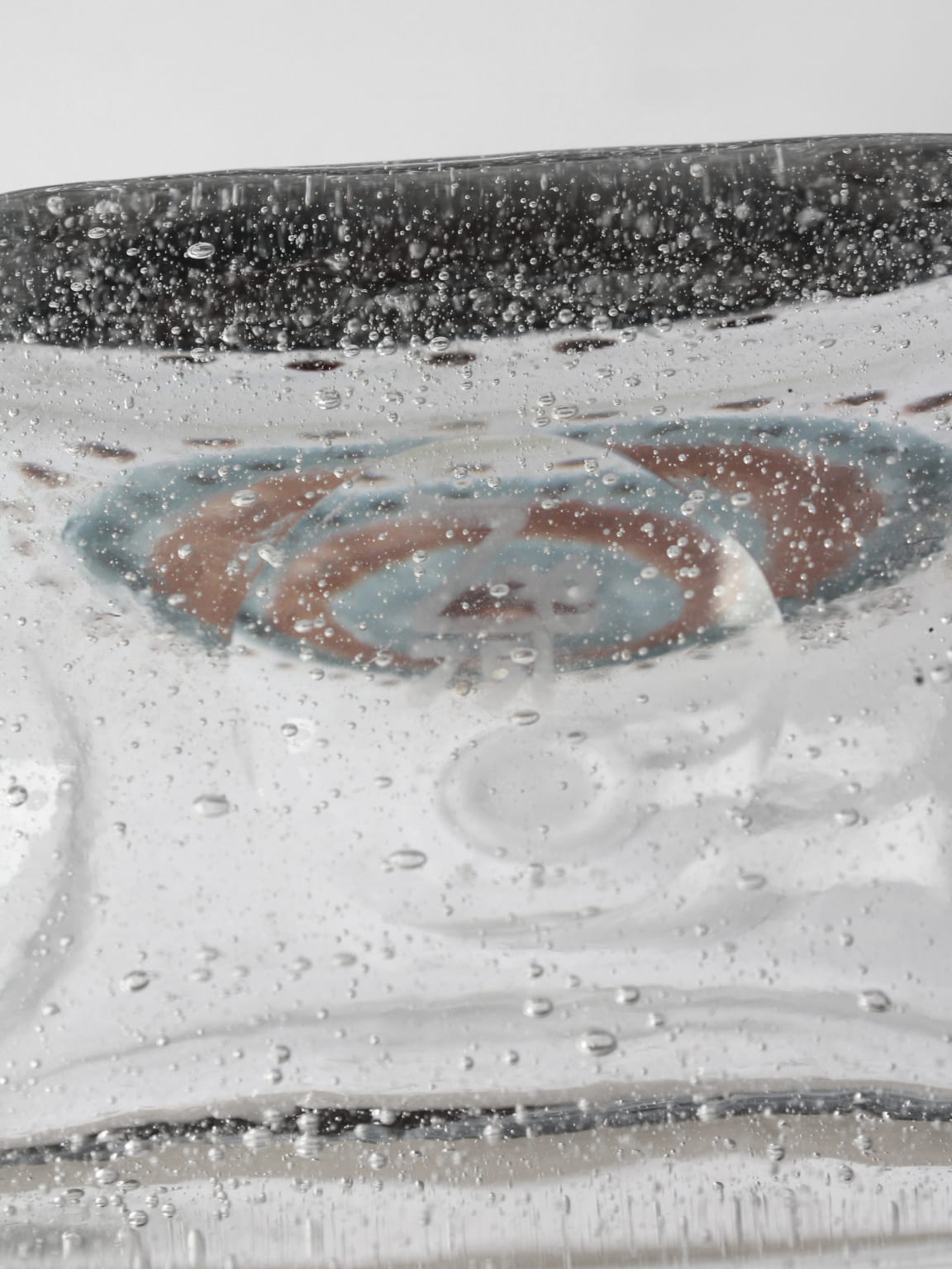 Bouteille en Verre Bullé Vintage avec Motifs Abstraits