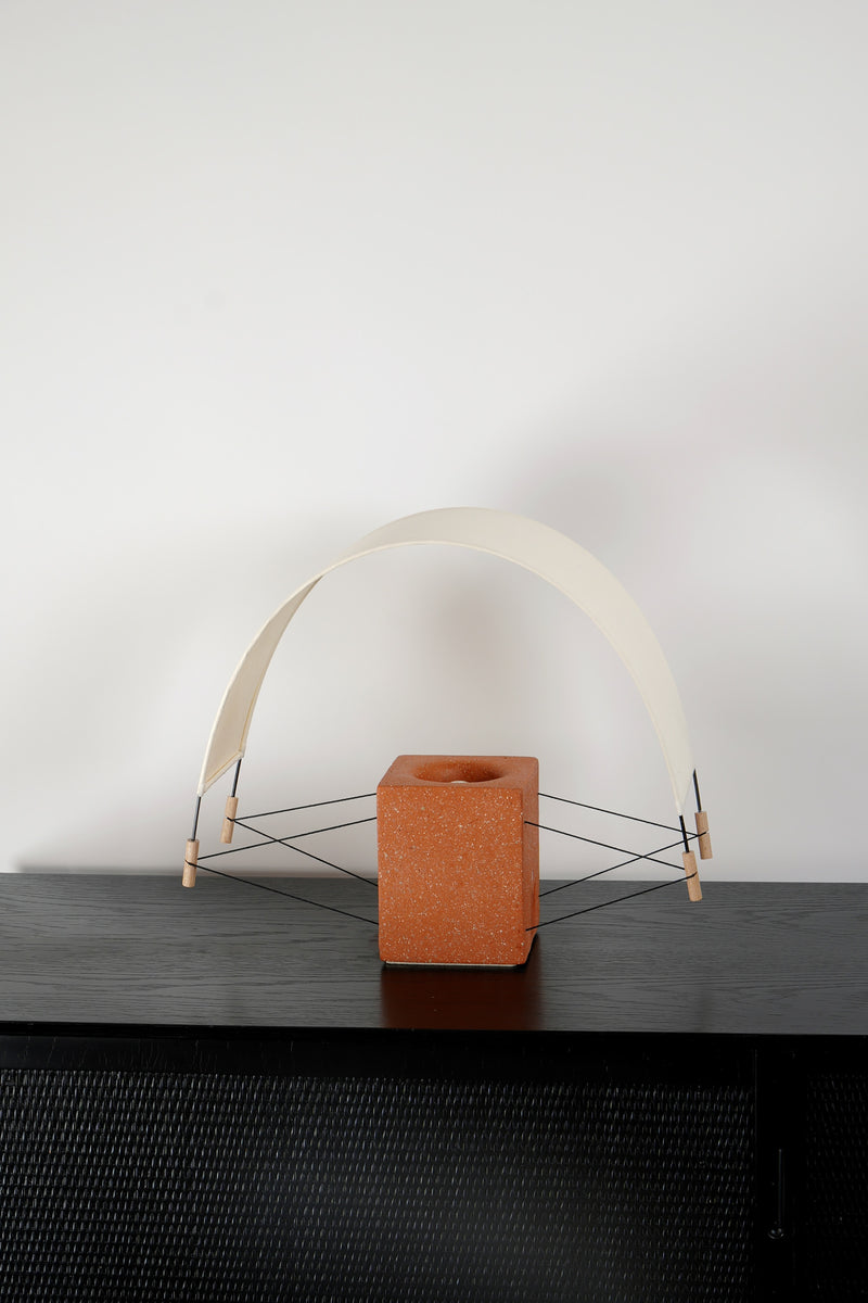 Écla - Terracotta — close-up of terracotta base with fabric shade