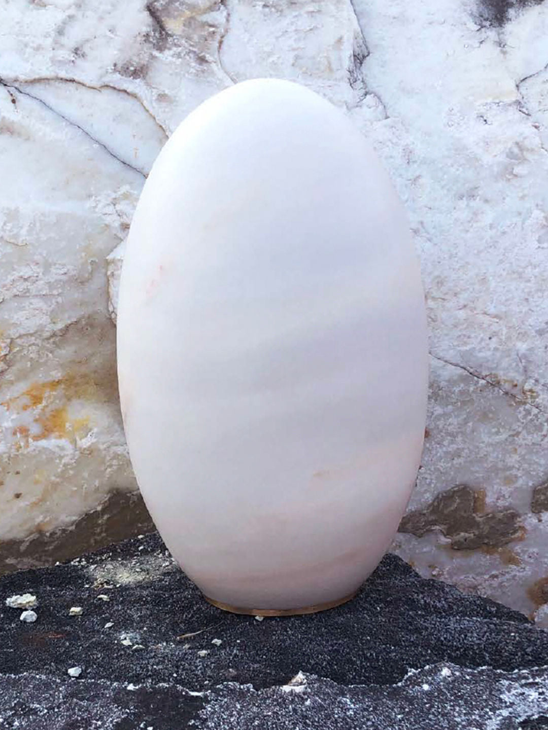 Rebirth' Table Lamp by Giulia Archimede — side view of alabaster base