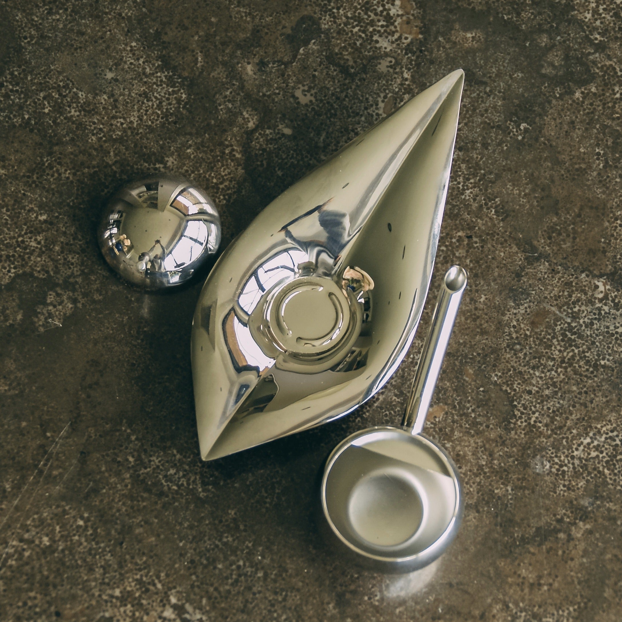 Alessi serveware Oil Dispenser PW01 — close-up