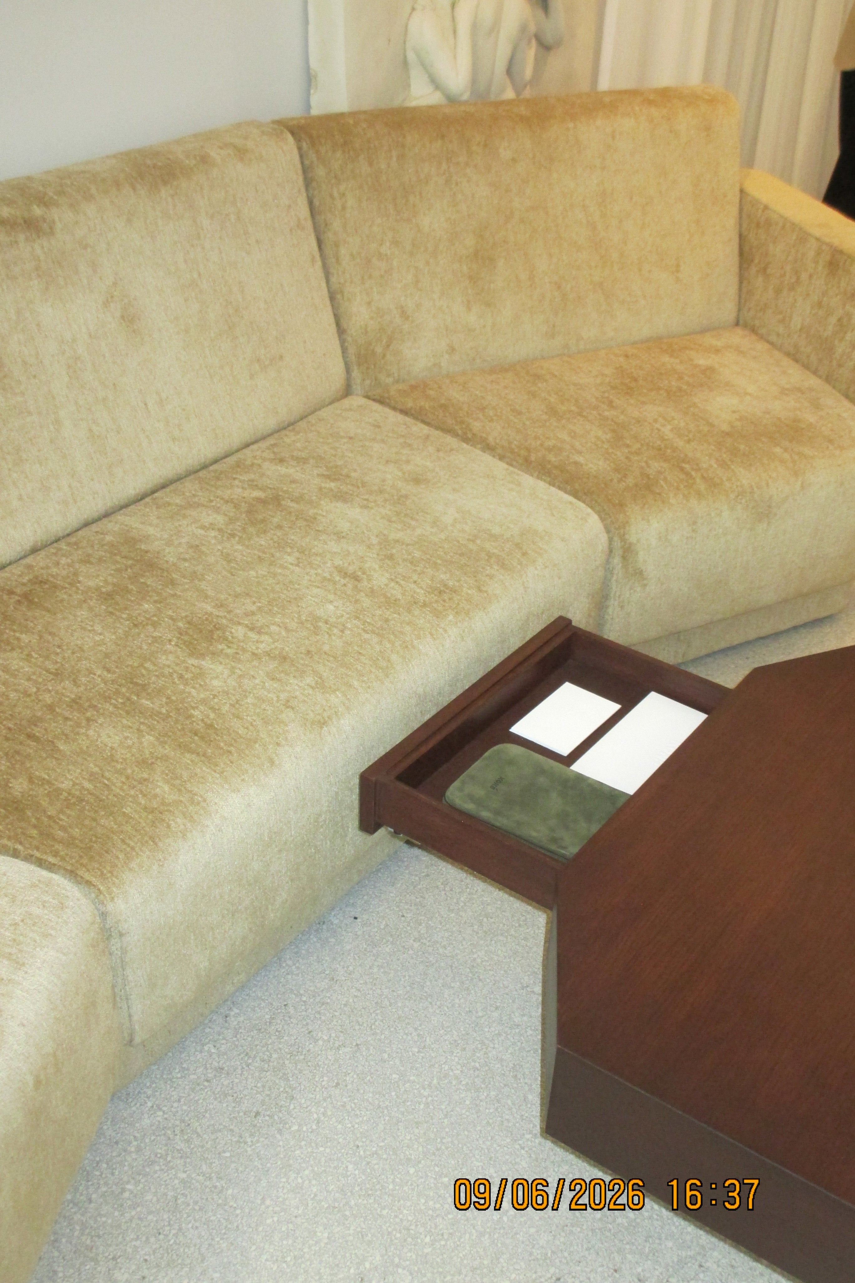 FORSEN COFFEE TABLE — close-up