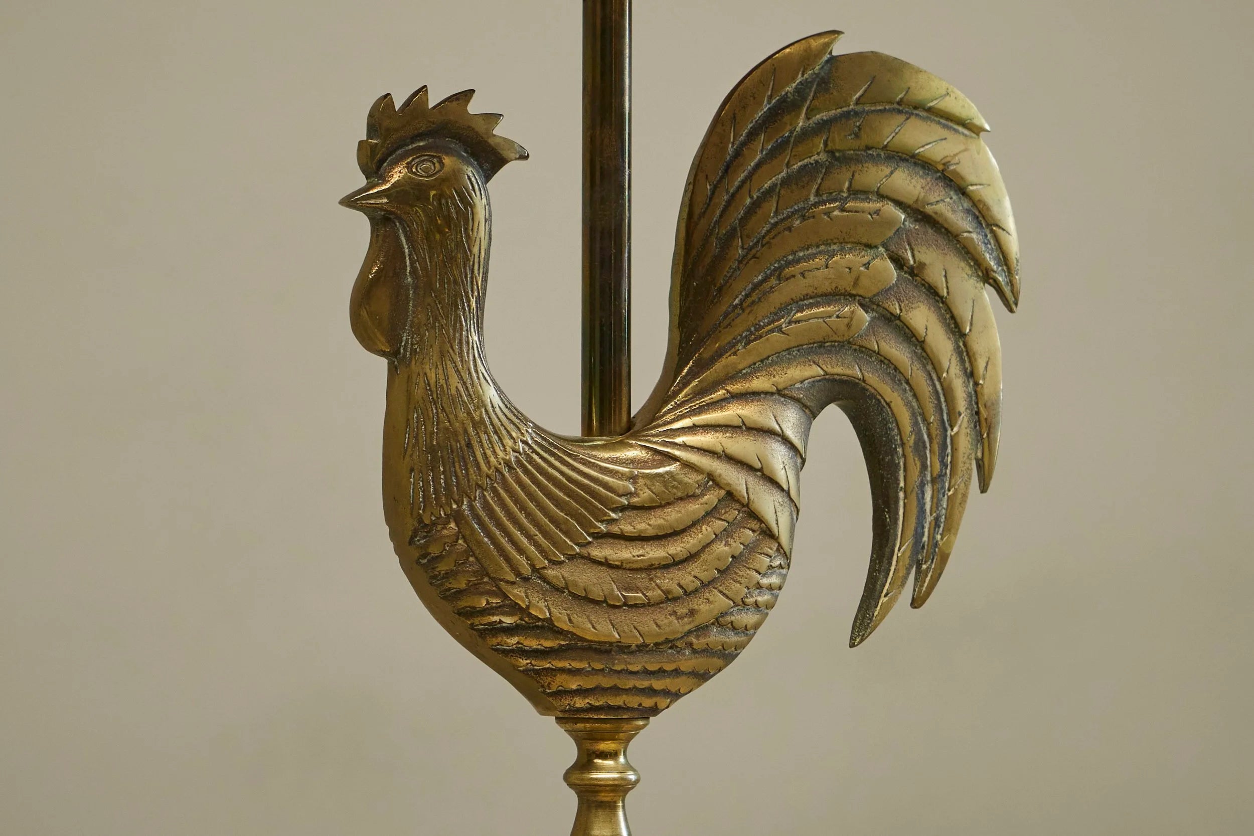 Fantastic French 'Le Coq d'Or' Rooster Table Lamp in Sand Cast Brass with Rattan Shade, 1960s — detail view
