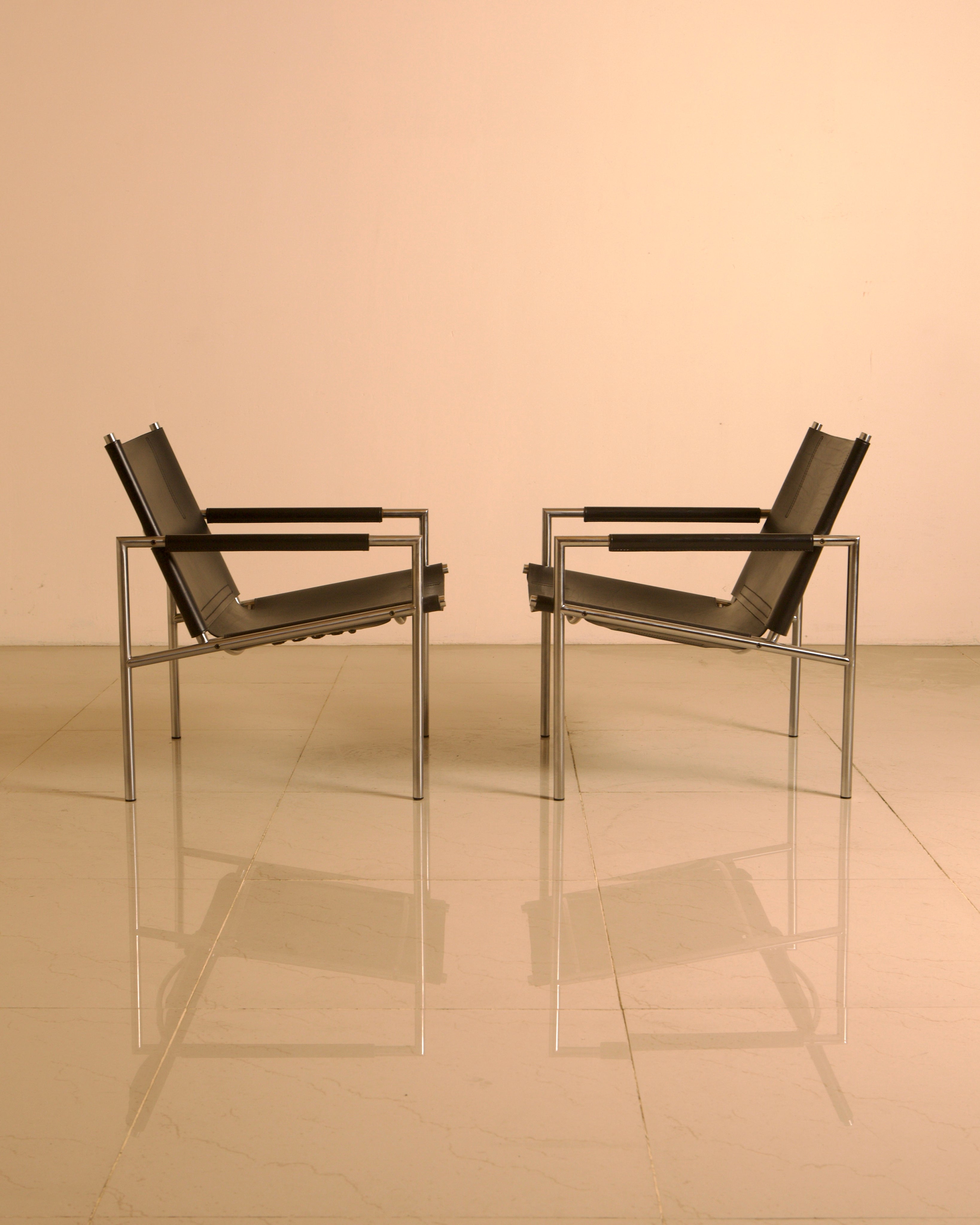Pair of "SZ02" armchairs in black leather by Martin Visser for Spectrum 80's — in context