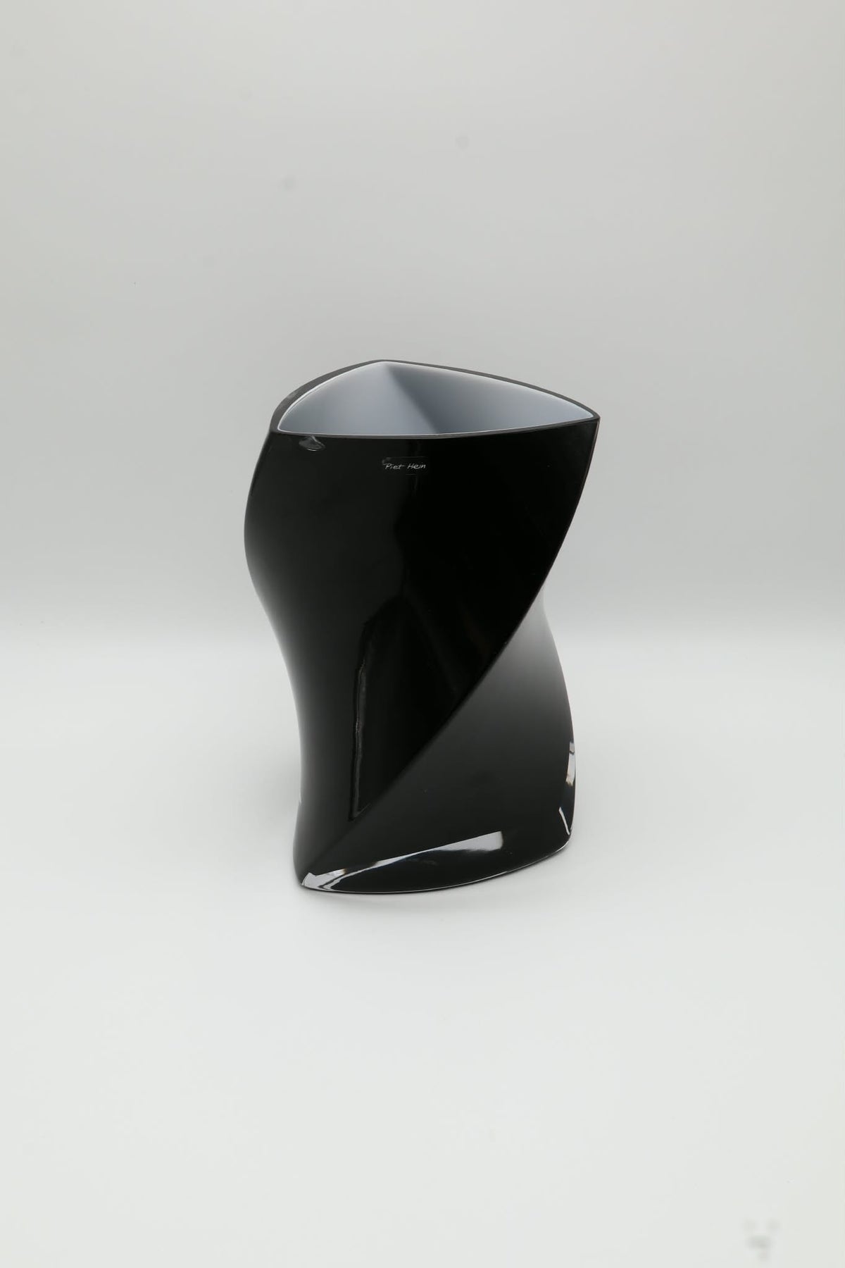 Piet Hein ‘Twister’ Vase – Denmark (1990s) by Forma Finds | The Oblist