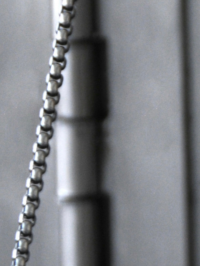 Wax Clock' Wall Candleholder — close-up of metal chain detail
