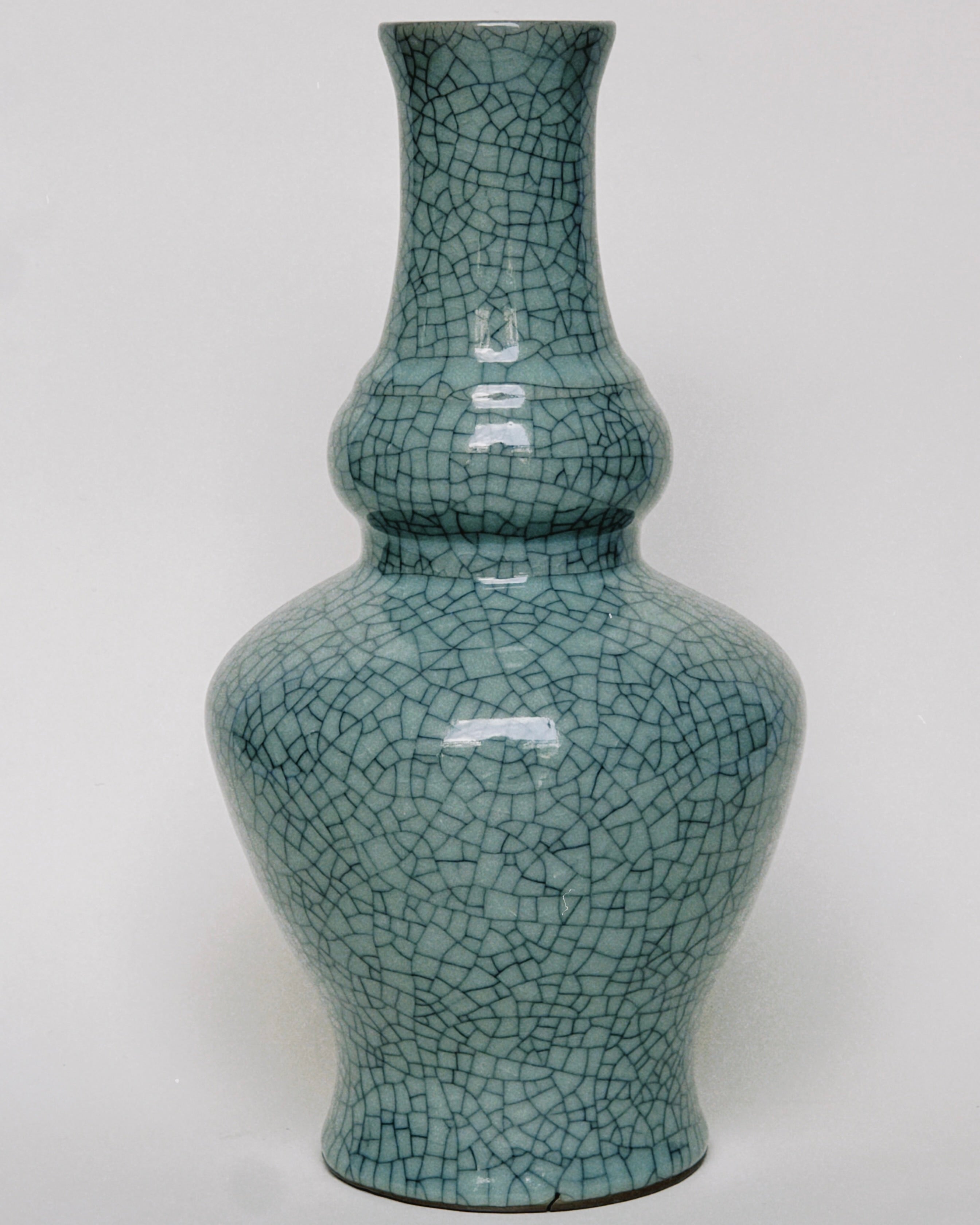 Cracked Celadon Vase - Korea, 20th/21st century by Manushi | The Oblist