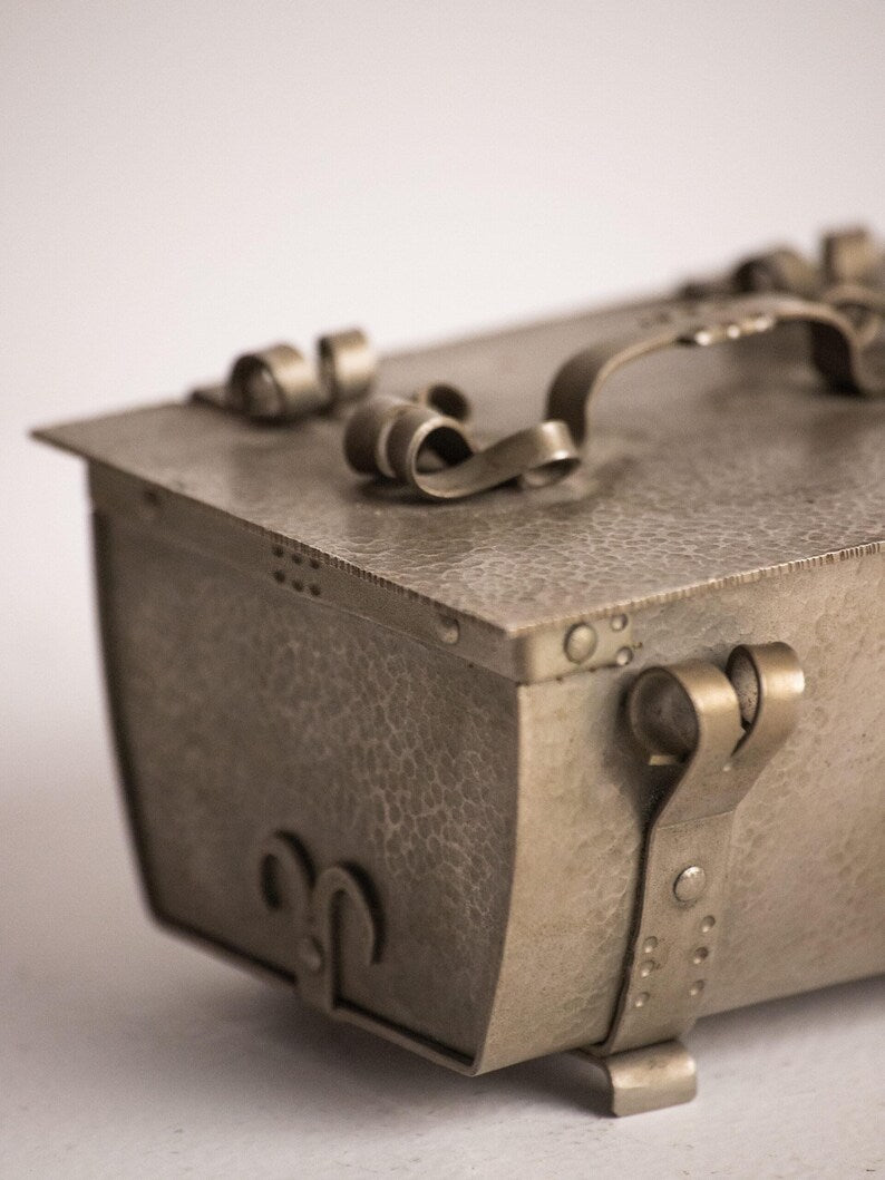 Arts and Crafts Hammered Metal Trunk Casket — Jugendstil Jewellery Box with Green Felt Interior — additional view