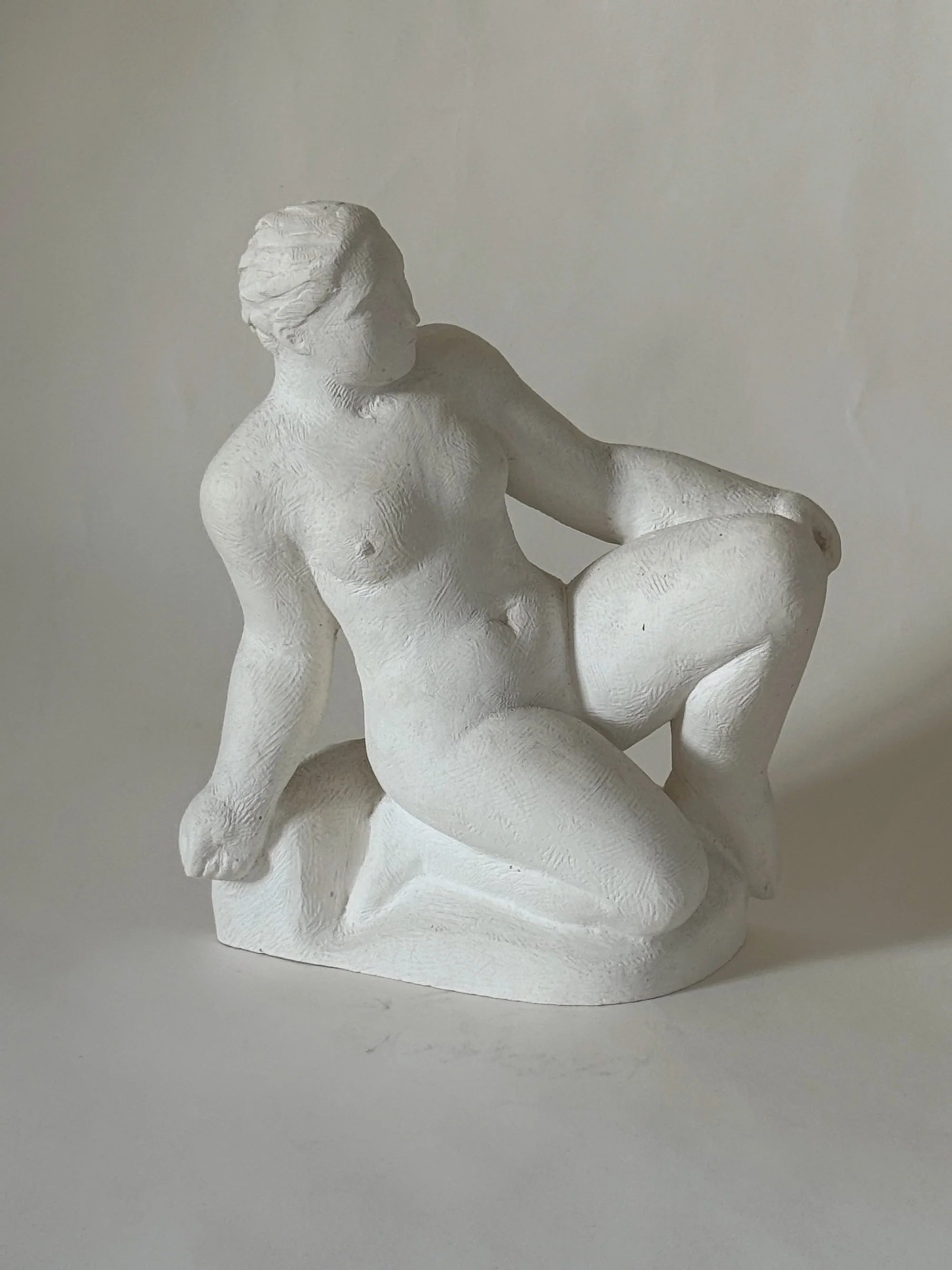 Reclining Female Figure Sculpture no. II, Jan Keustermans — close-up of white textured surface