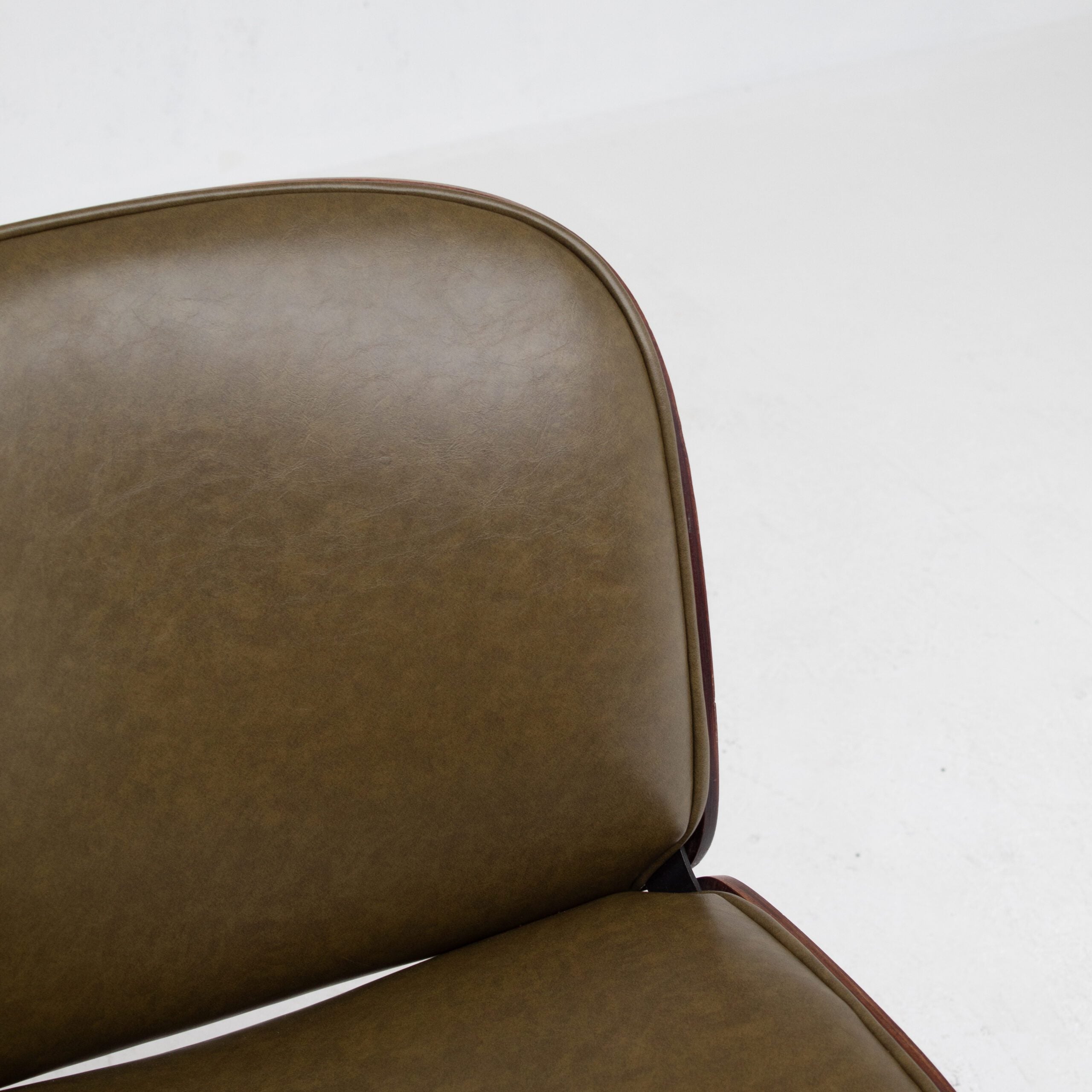 Ico Parisi Office Chair in Wood and Metal — close-up of olive green leather upholstery