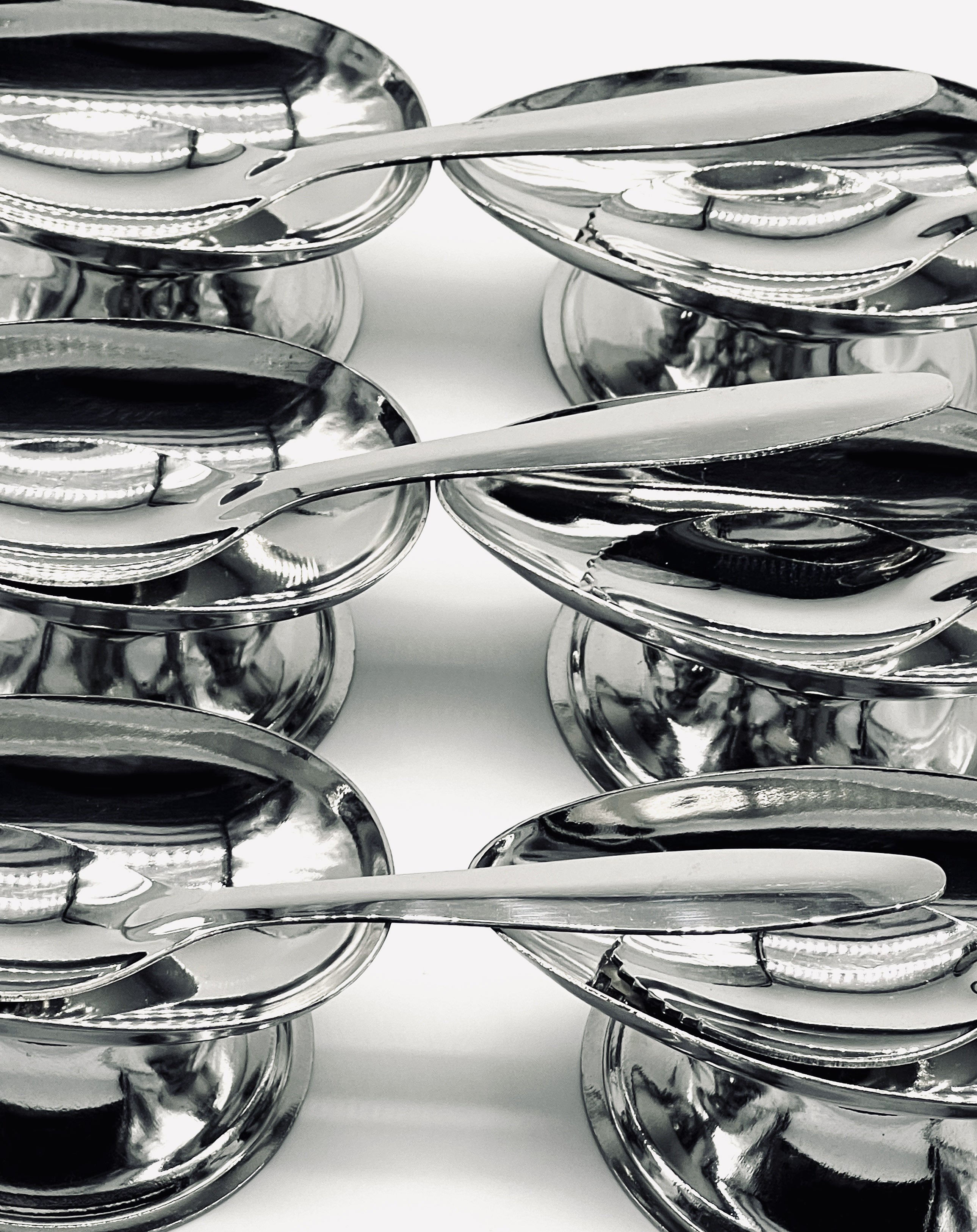 Vintage Bowls in Steel - Vintage avocado coupes Collection — detail view