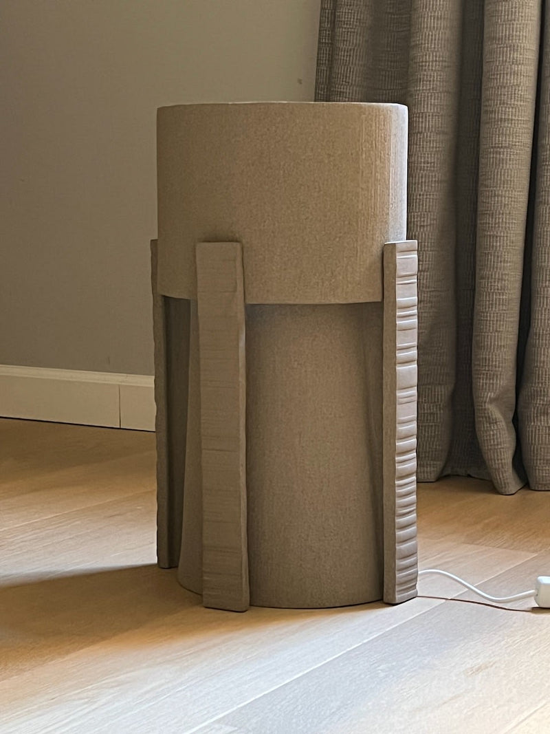 The Hold ceramic table lamp by Katia Langeard in beige tone