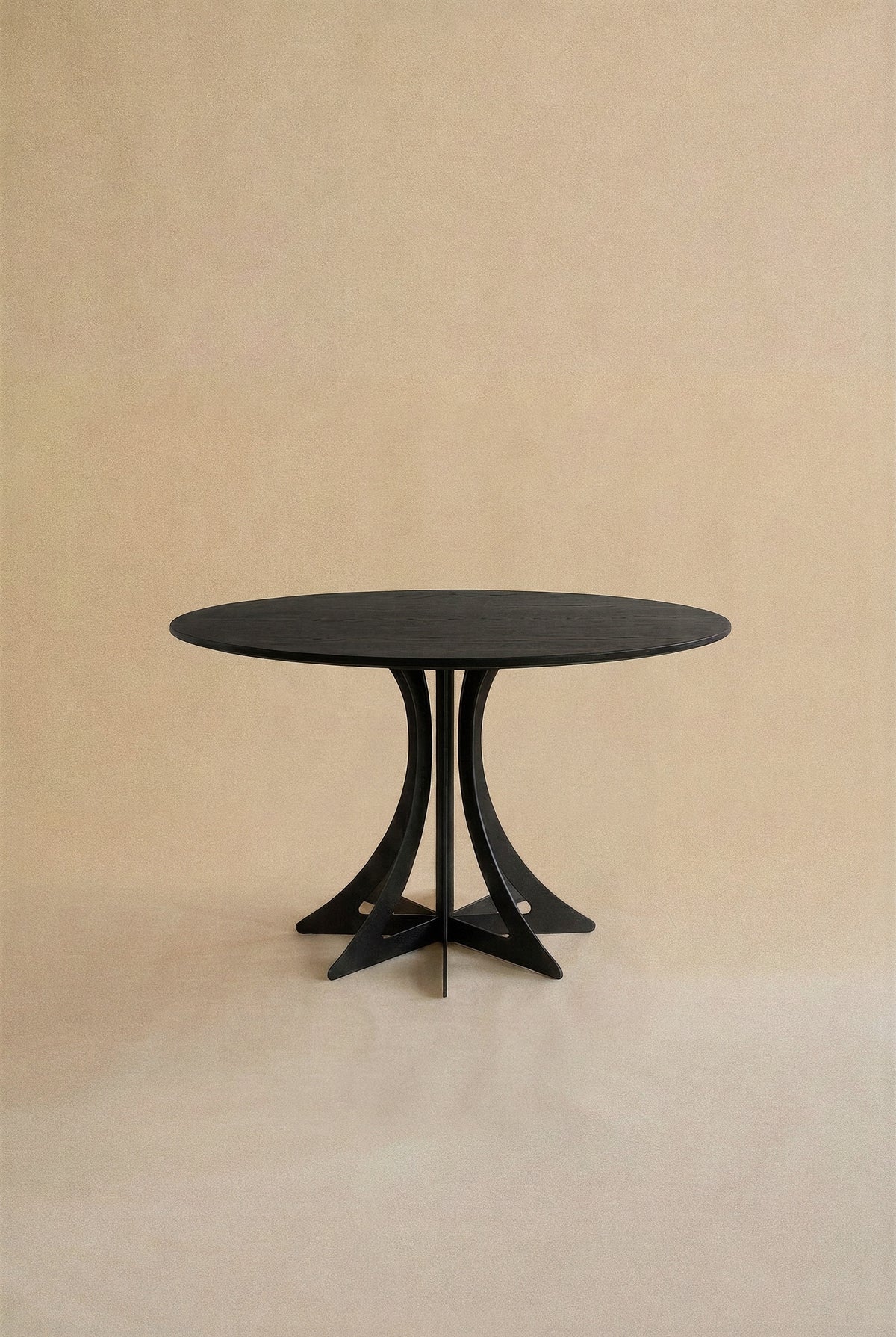 Fibonacci dinning Table - Black and Solid Wood — close-up