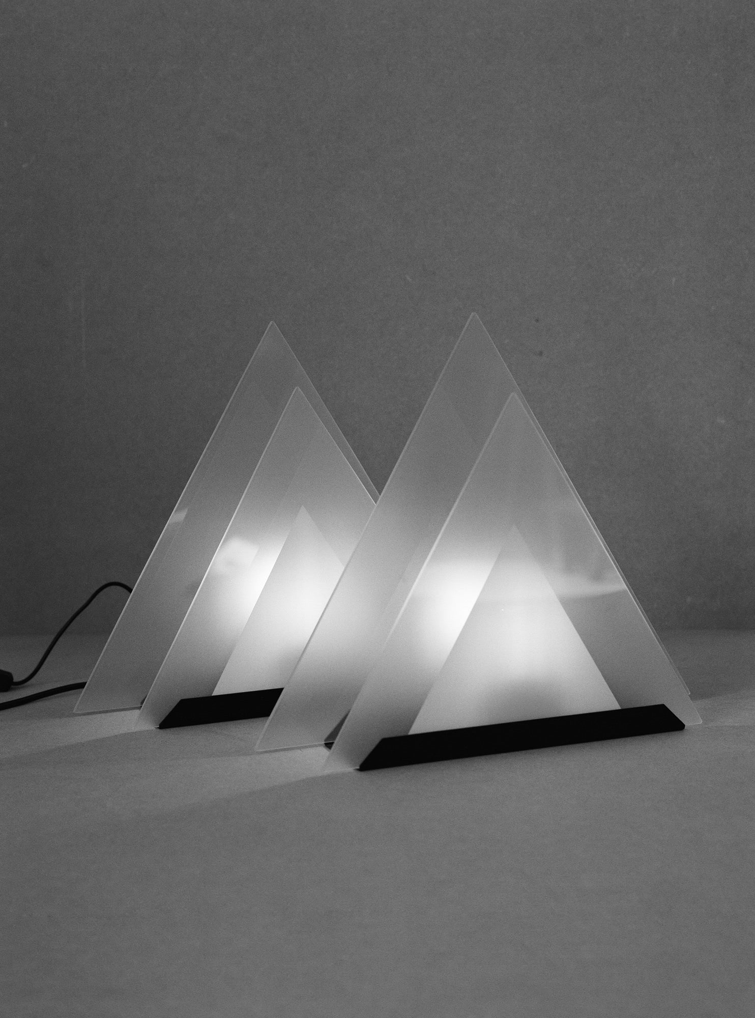 Vintage Glass Pyramid Postmodern Table Lamp C.1980 — close-up