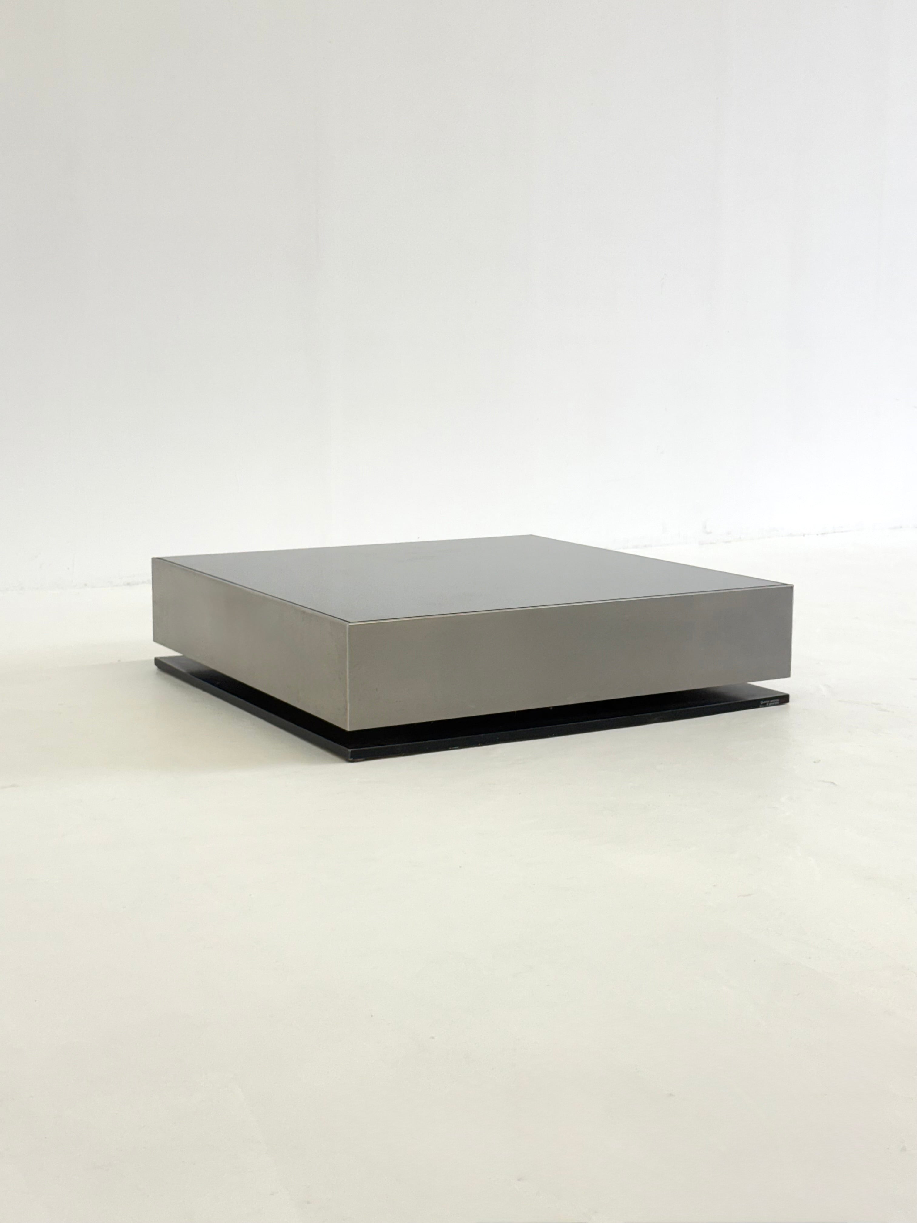 Giovanni Ausenda coffee table NY FORM mirror glass — close-up