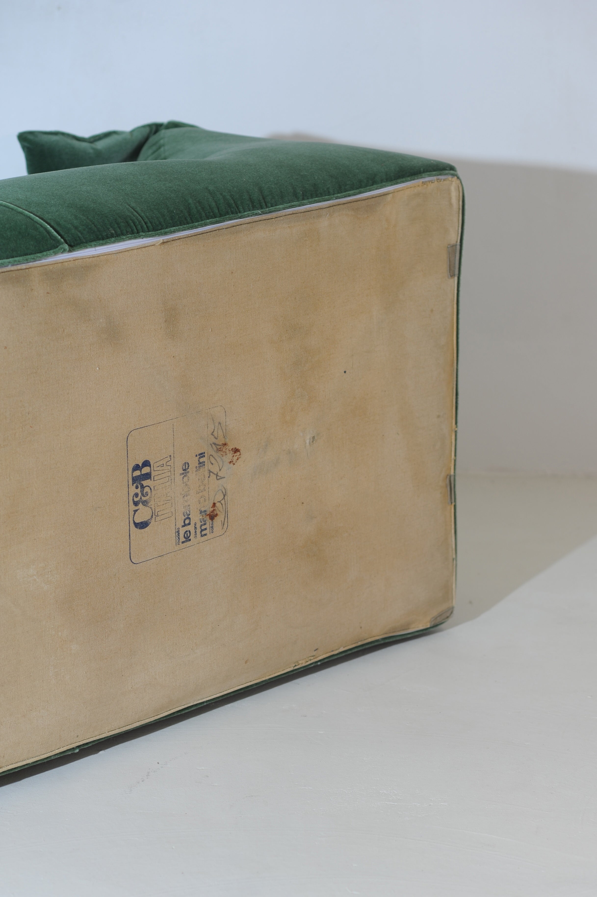 Le Bambole Chaise Lounge by Mario Bellini in Green Velvet Mohair Italy, 1971