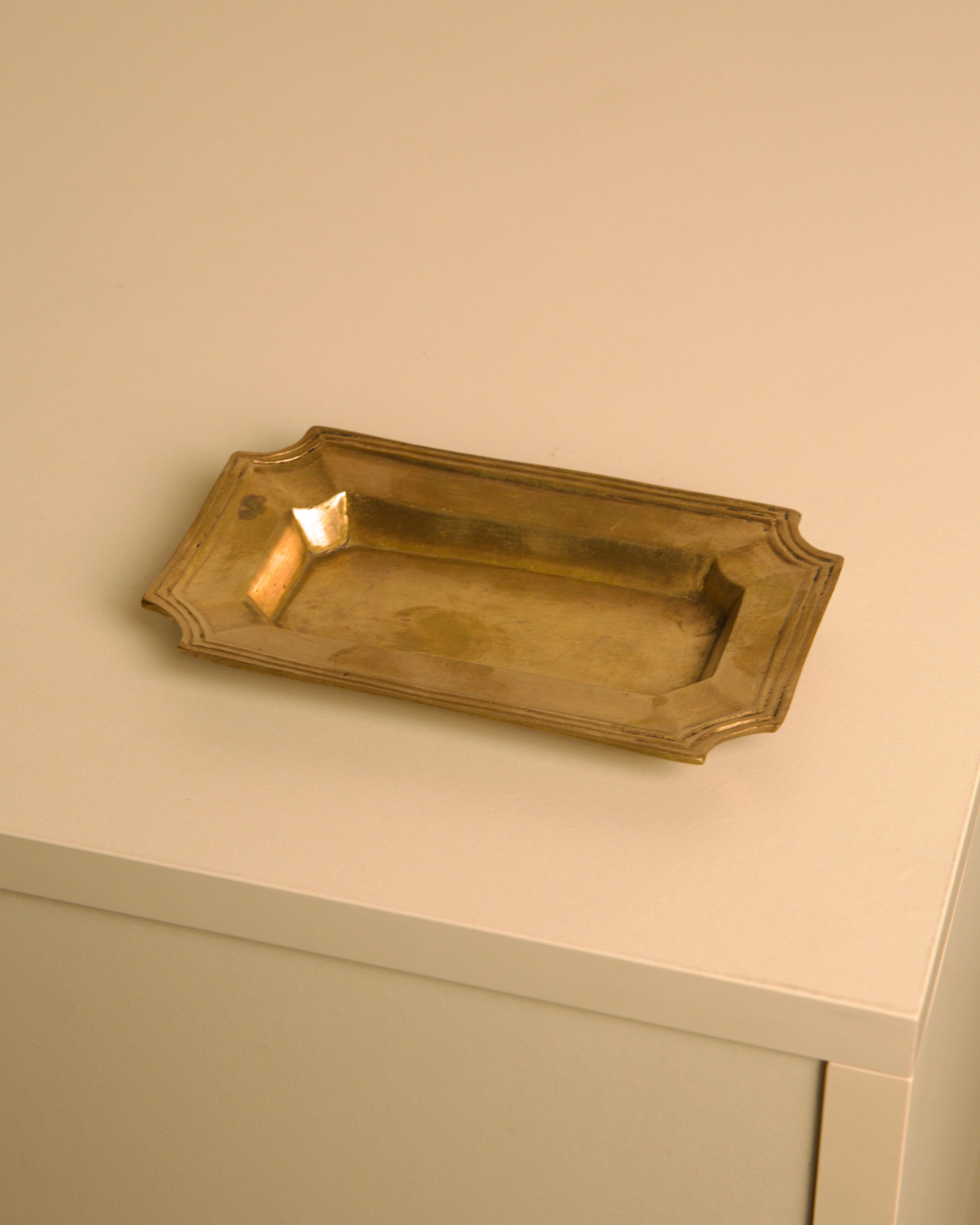 Petit plateau à bibelots rectangulaire en laiton italien des années 60