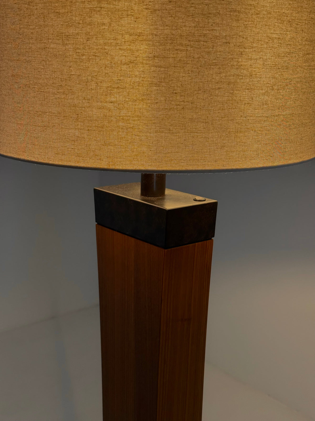 Italian Mid Century teak floor lamp — view 16