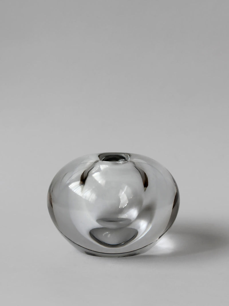 Smoky grey crystal vase by Timo Sarpaneva, rounded form detail