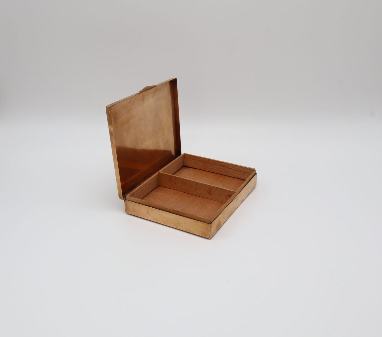 Art Deco Brass & Shagreen-Effect Box – Czechoslovakia (1930s) — detail view