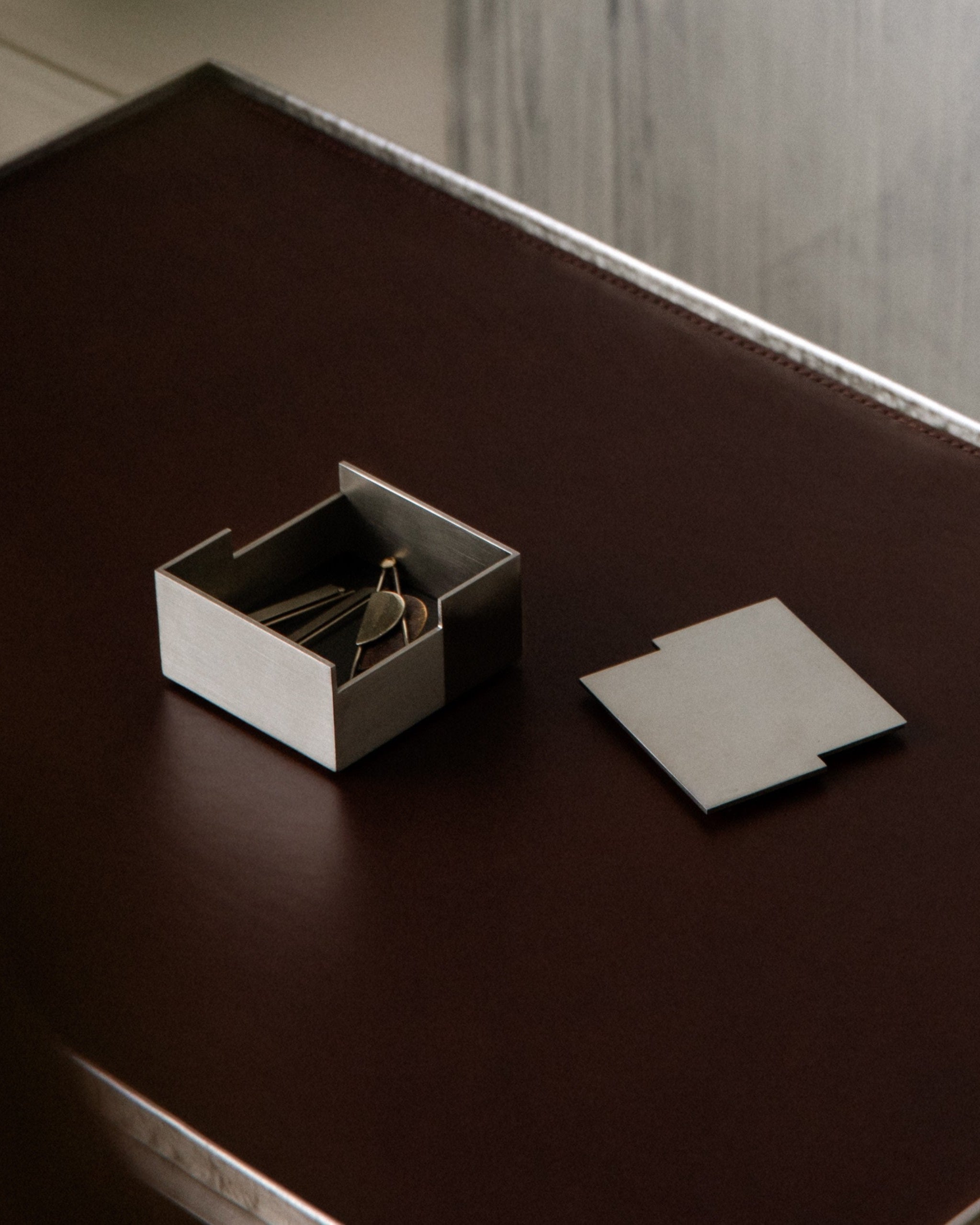 Carlo - Small desk set by HYZ | The Oblist
