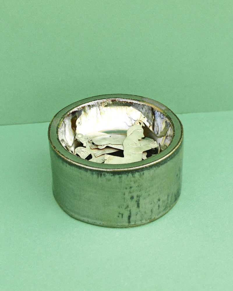 Valentín Bowl (Chrome) — close-up of chrome interior with green exterior