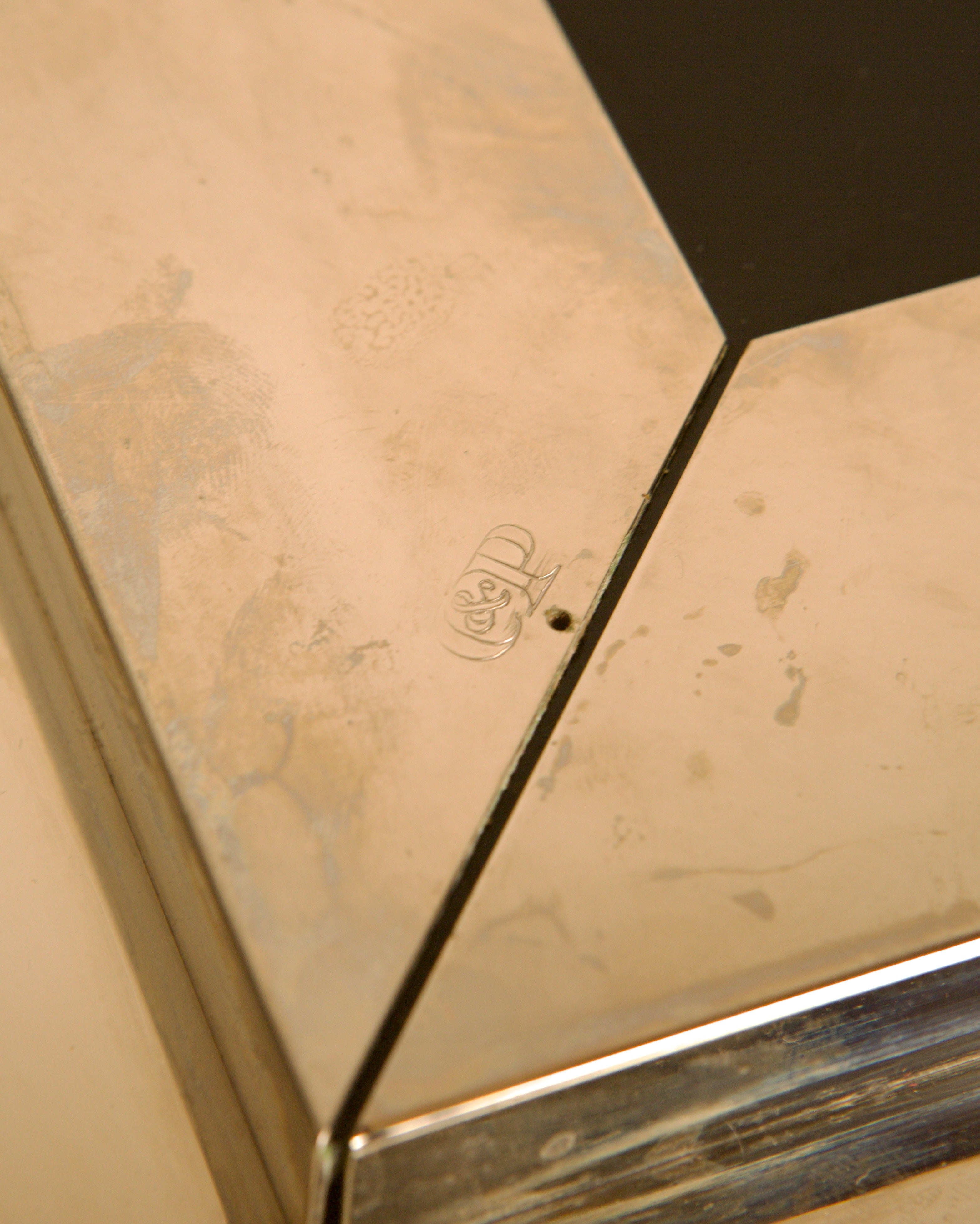 Large Italian Silver-plated Glass and Metal Tray by C&P Italia 70s — top view highlighting polished silver surface
