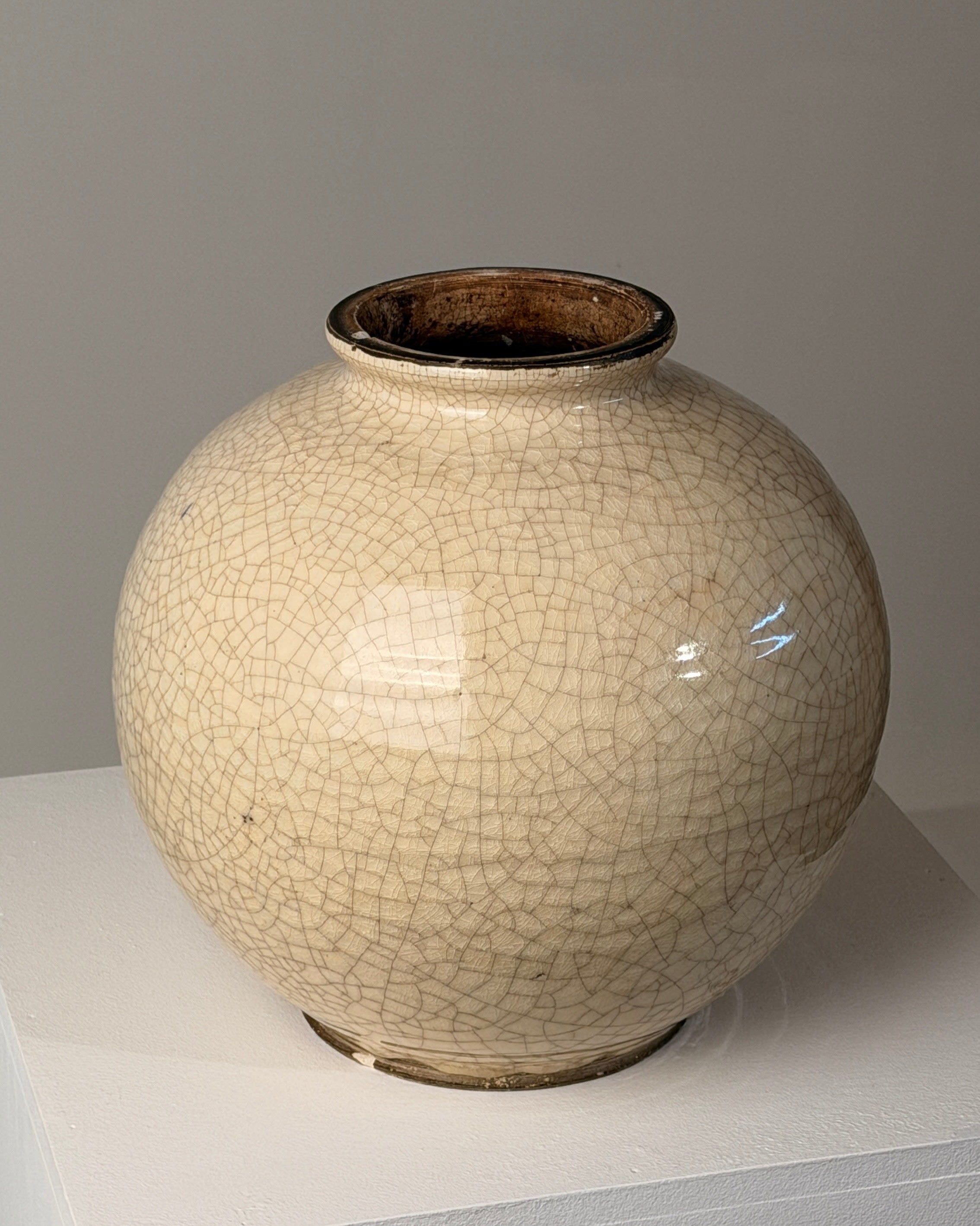 Vase en céramique blanche craquelée, France, vers 1930