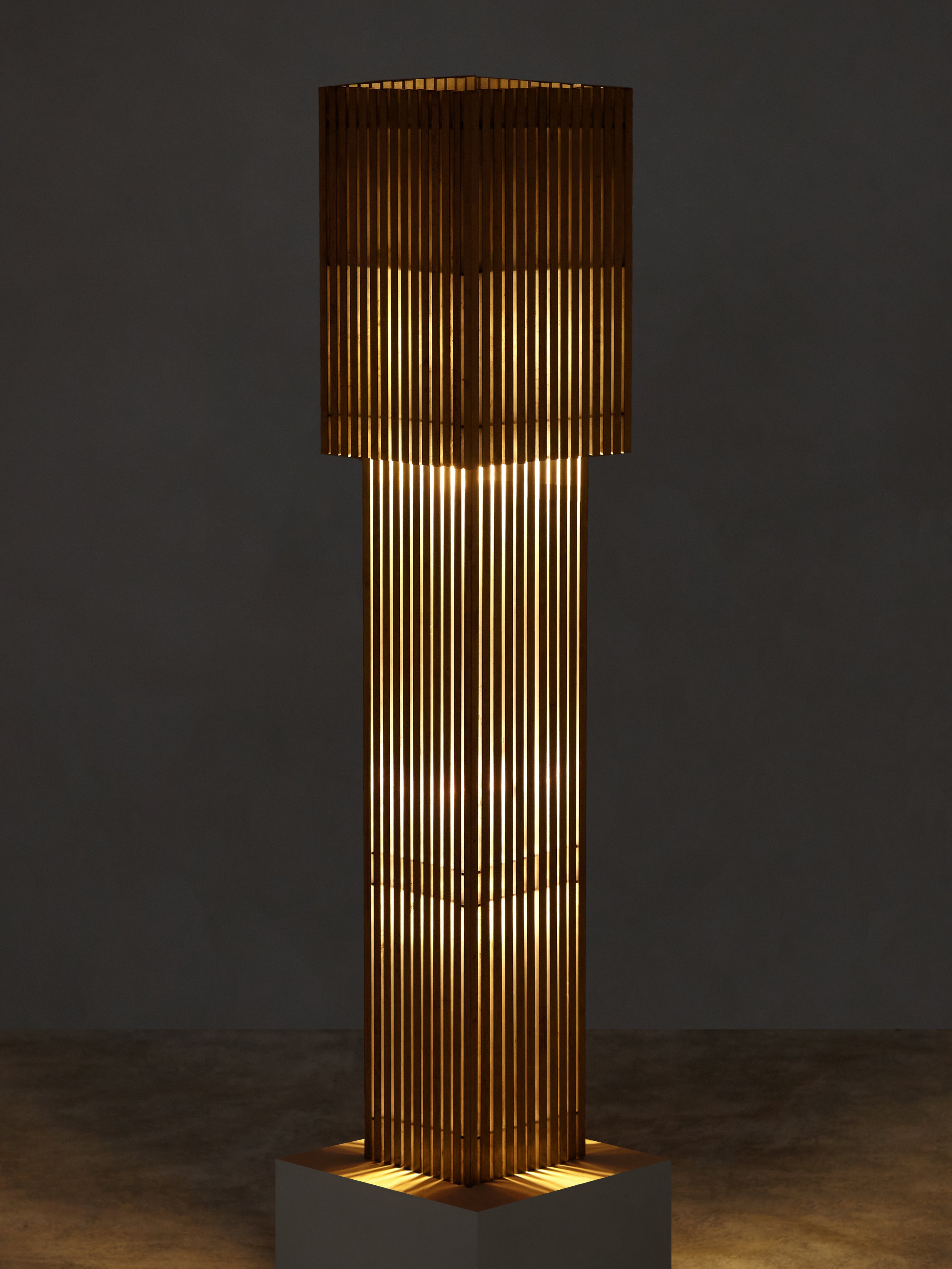Metal Parallilo Floor Lamp — detail view