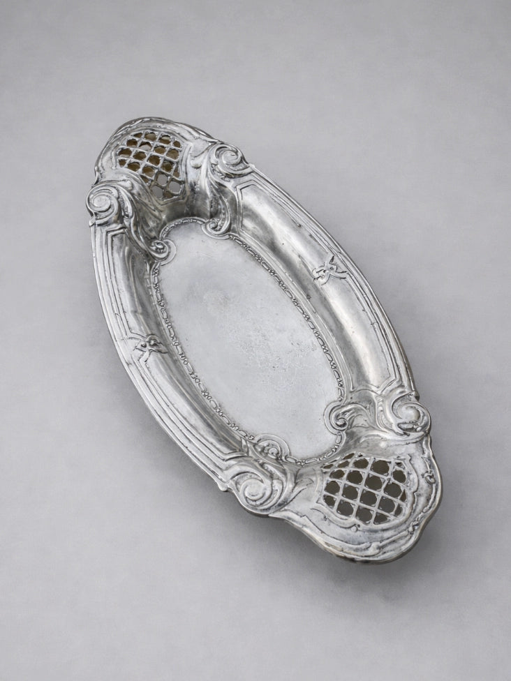1970s Portuguese Vintage Pure Pewter Sculptural Tray — detail view