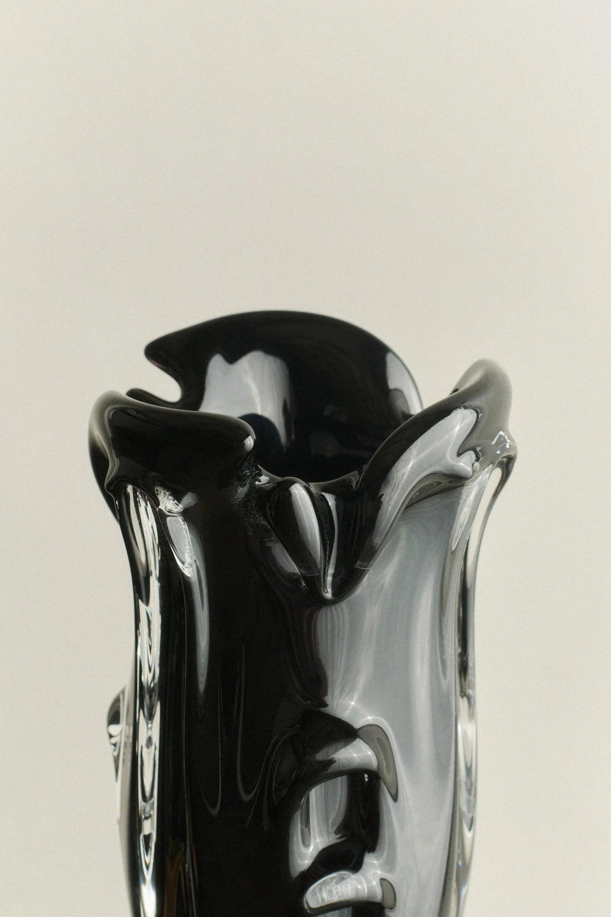 S.R. VINTAGE DRAPE GLASS VASE — additional view