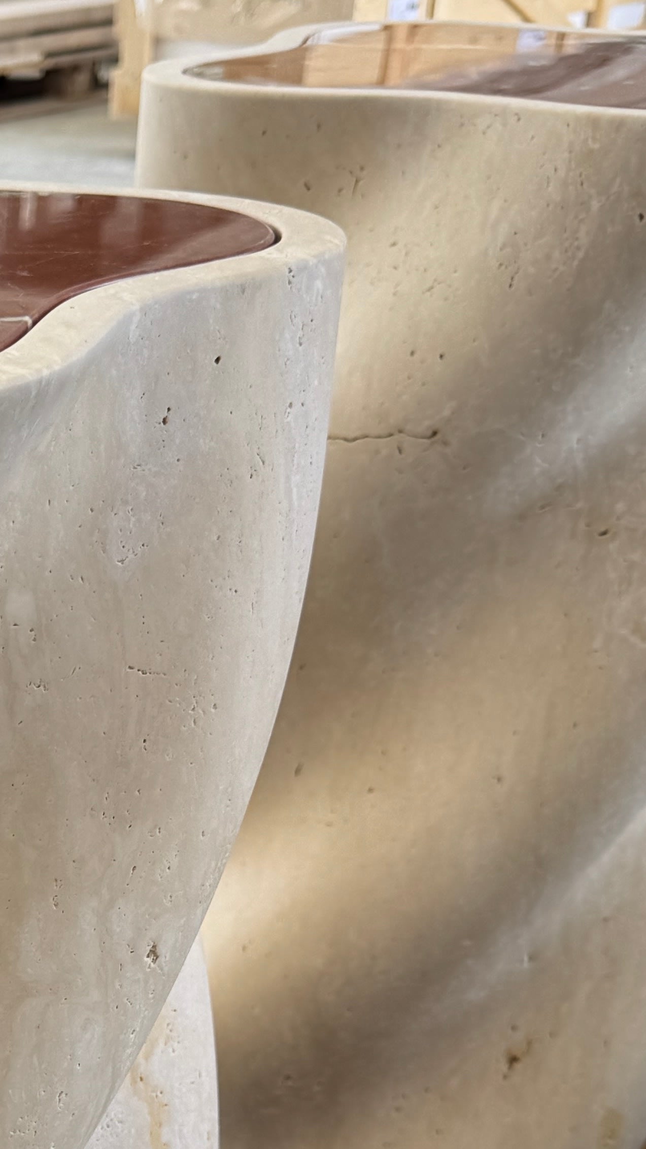 Table d'appoint en travertin fUUUUsillo