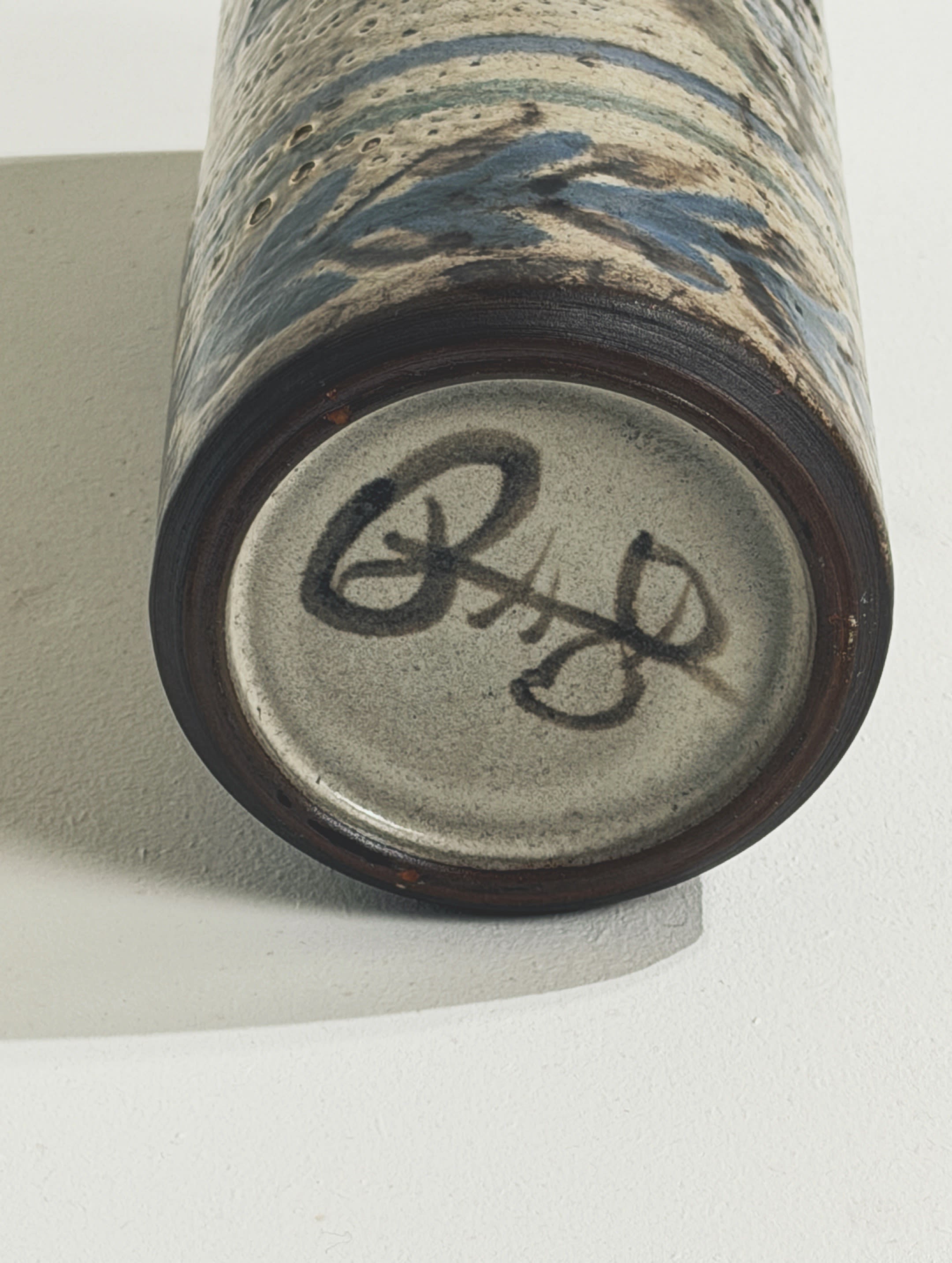Roller vase by Gustave Reynaud, Atelier Le Mûrier, Vallauris, circa 1960 — top view showing ceramic base and signature