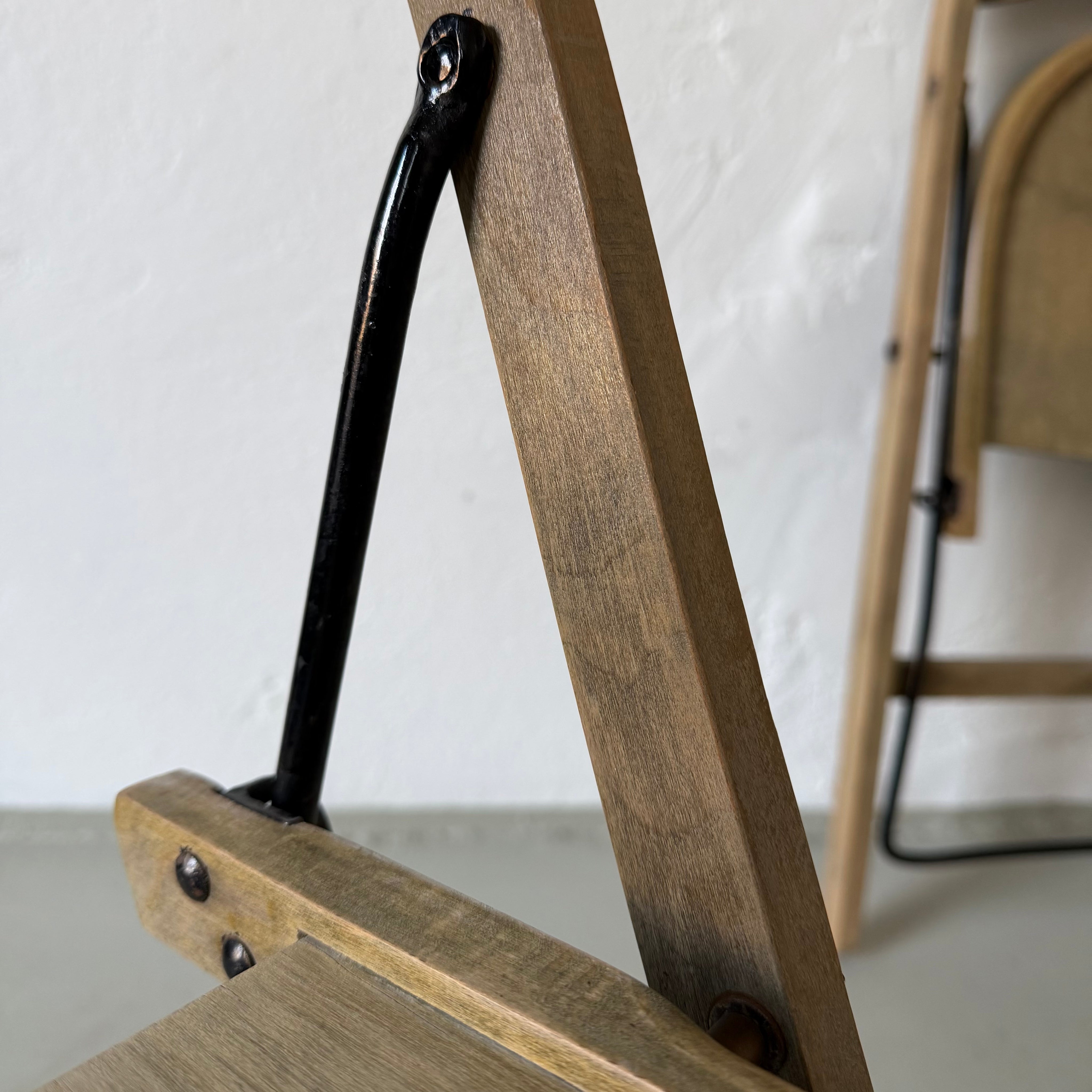 4 Folding Chairs by Veter Vintage | The Oblist