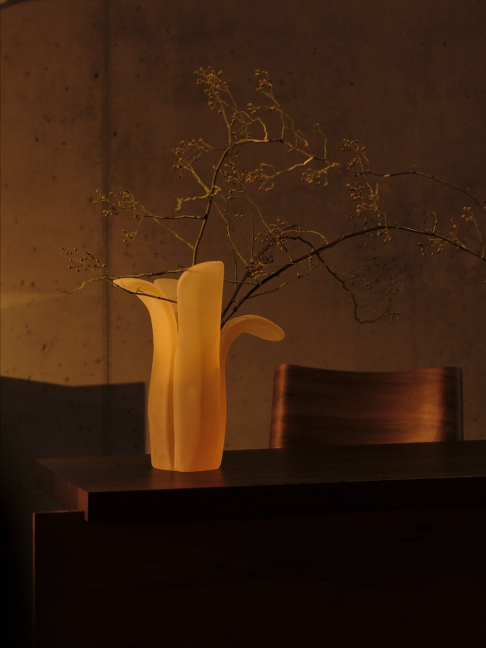 Velis Vase — close-up