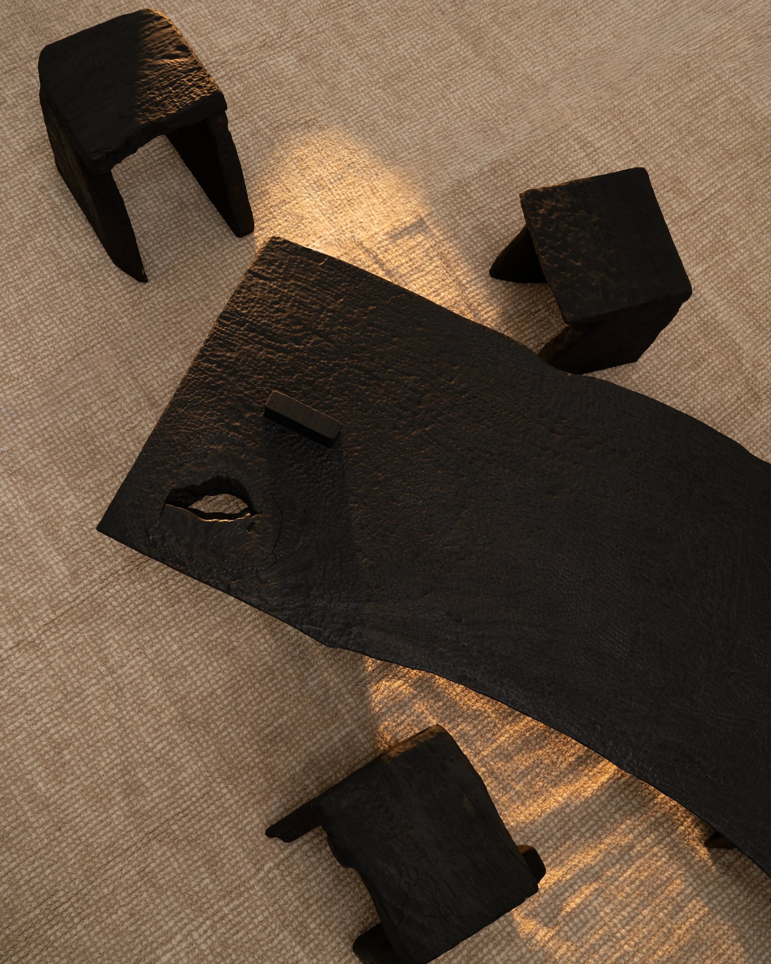 Massif Table — view 9