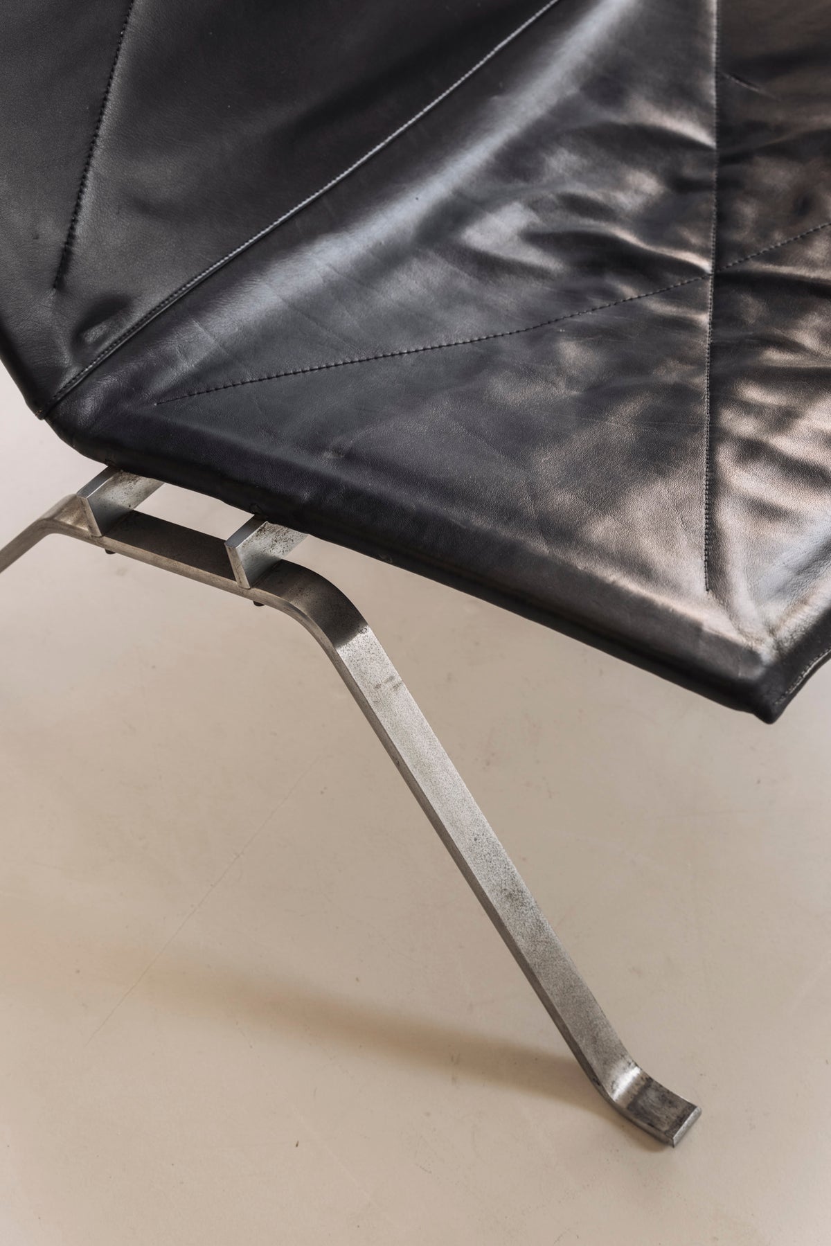 Early PK22 Lounge Chairs by Poul Kjærholm for E. Kold Christensen, Denmark 1960s — close-up