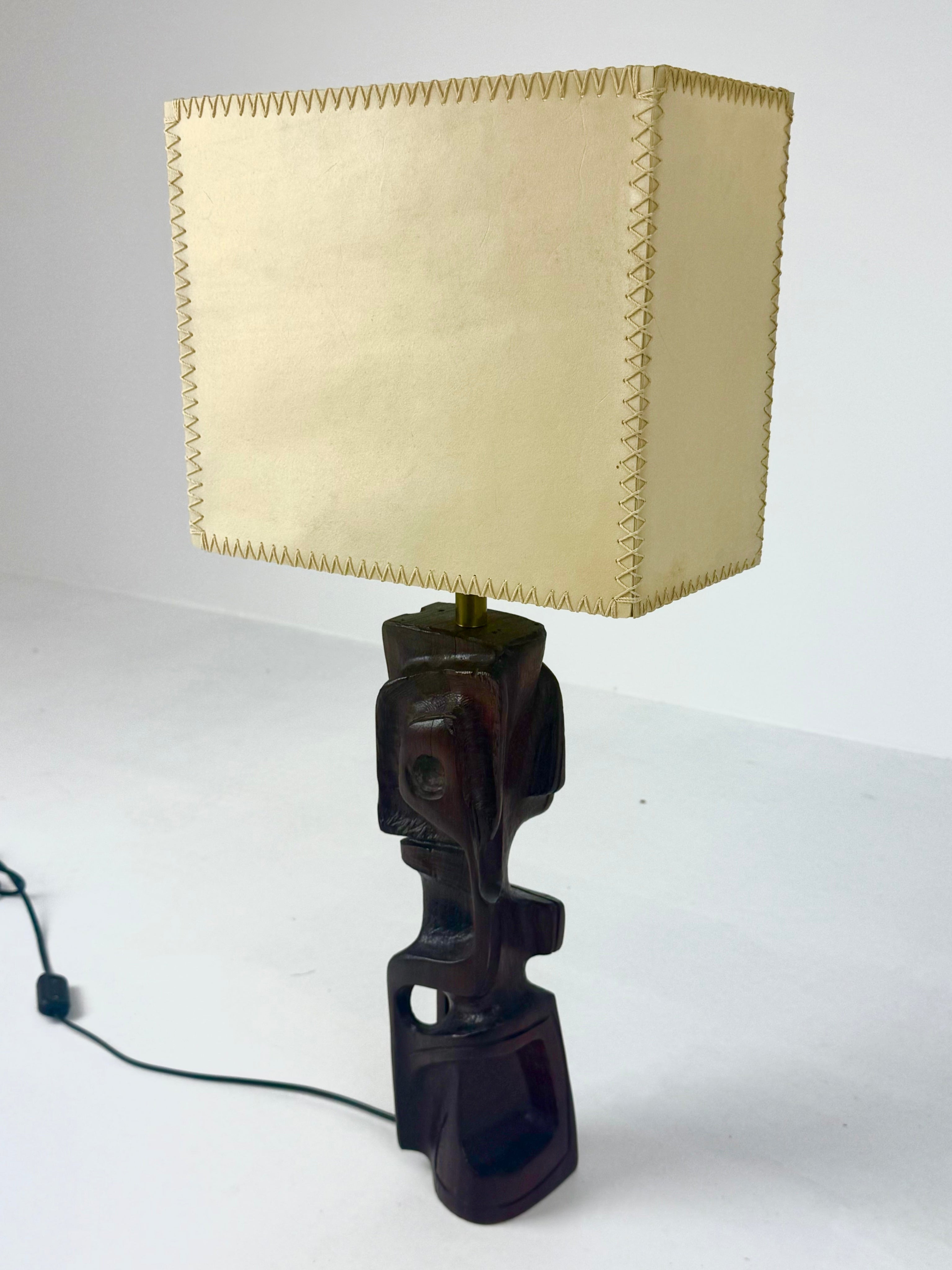 Hand-carved wooden sculptural table lamp by Gianni Pinna — view 12