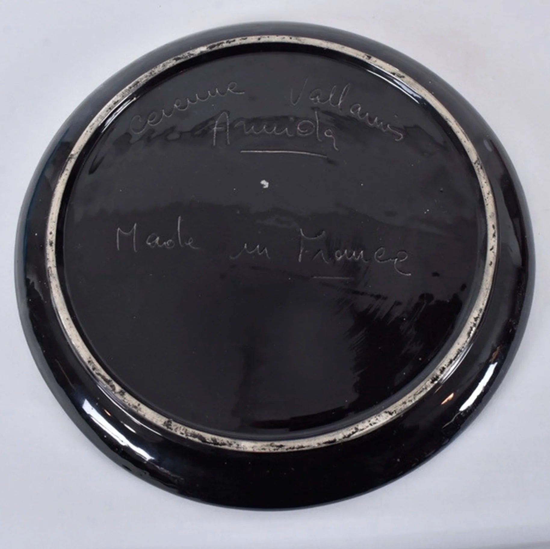 Large Decorative Plate by Claude Vayssier (B. 1935) for Atelier Cerenne, Vallauris — lifestyle setting