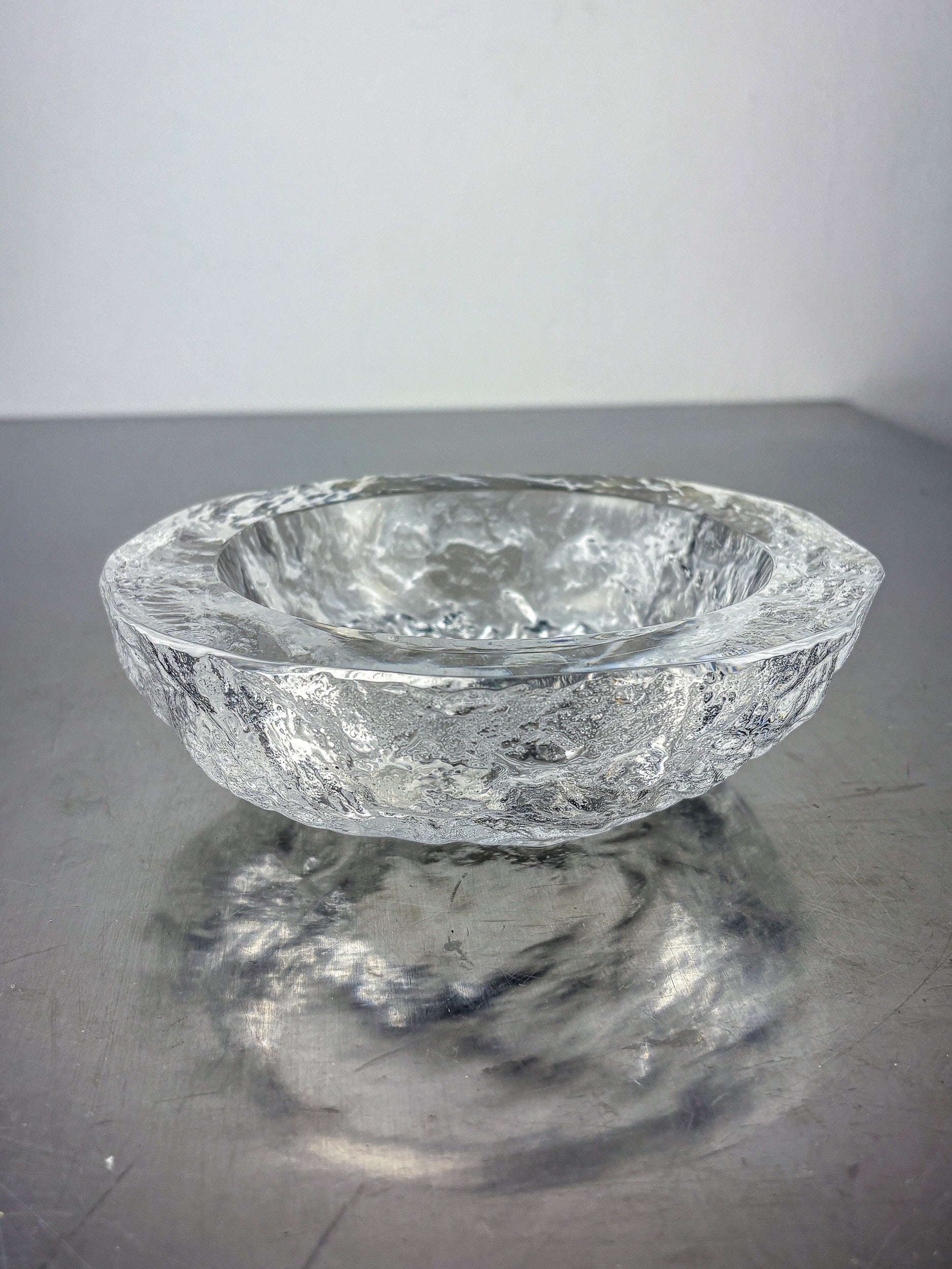 Brutalist "Iceberg" Vide poches, Textured Crystal Glass, Sweden, 1970's — close-up